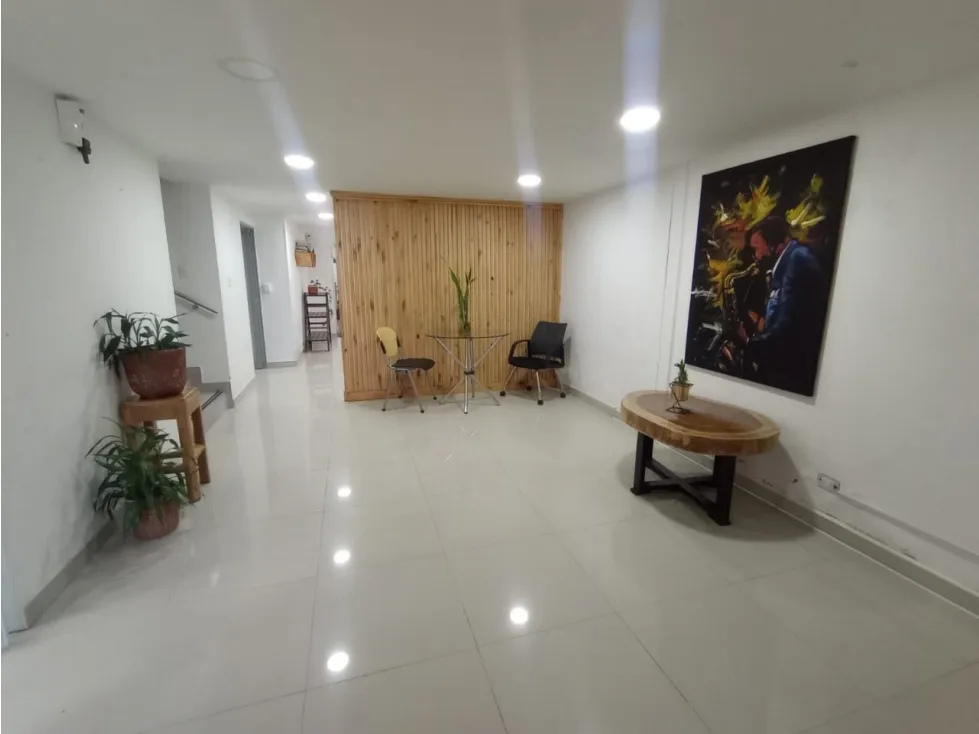 Casa de 6 alcobas en venta en Belén Rosales, Medellín, 260 m² · foto 3 de 13