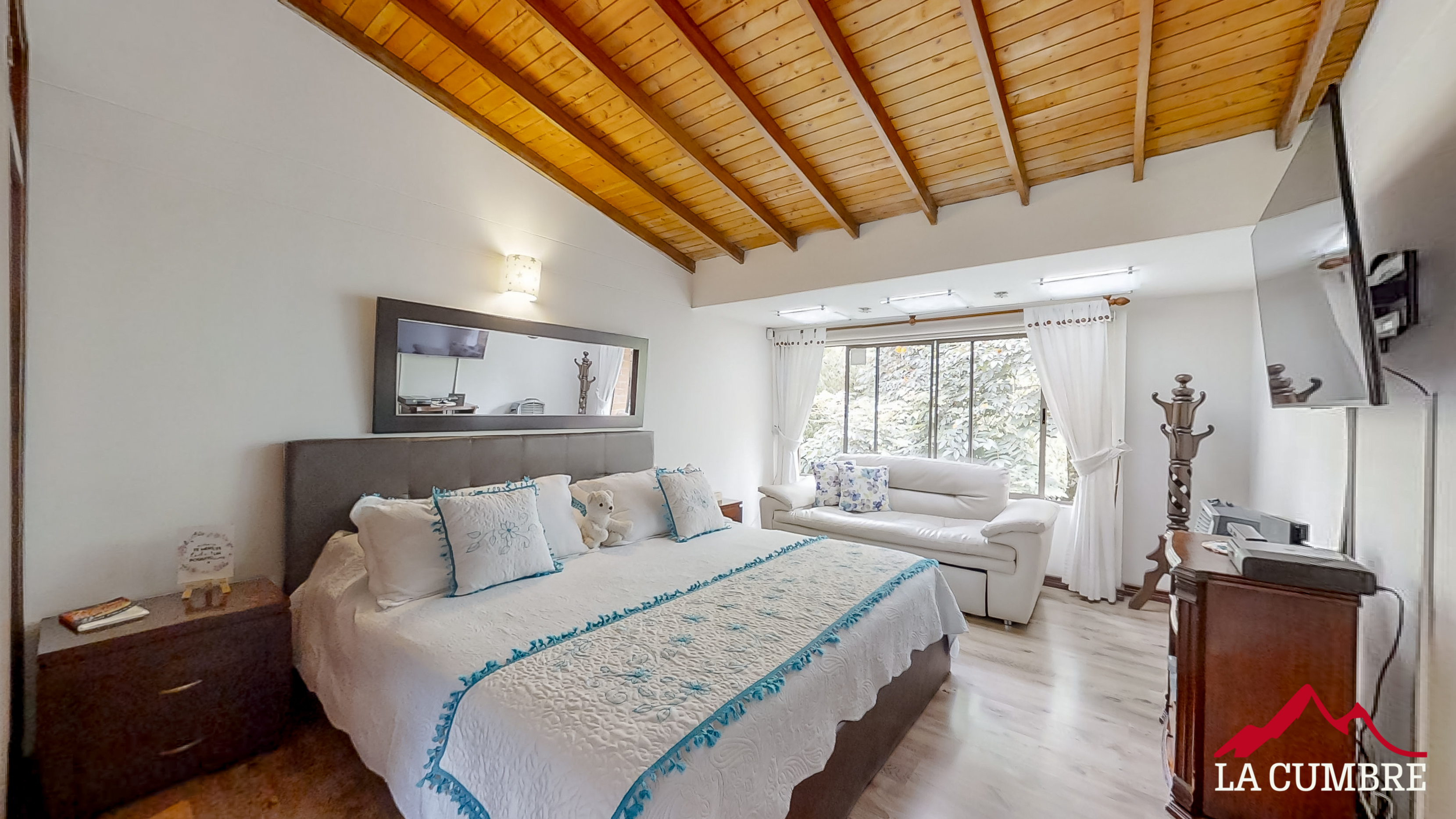 Casa de 3 alcobas en venta en Loma El Atravesado, Envigado, 200 m² · foto 10 de 12