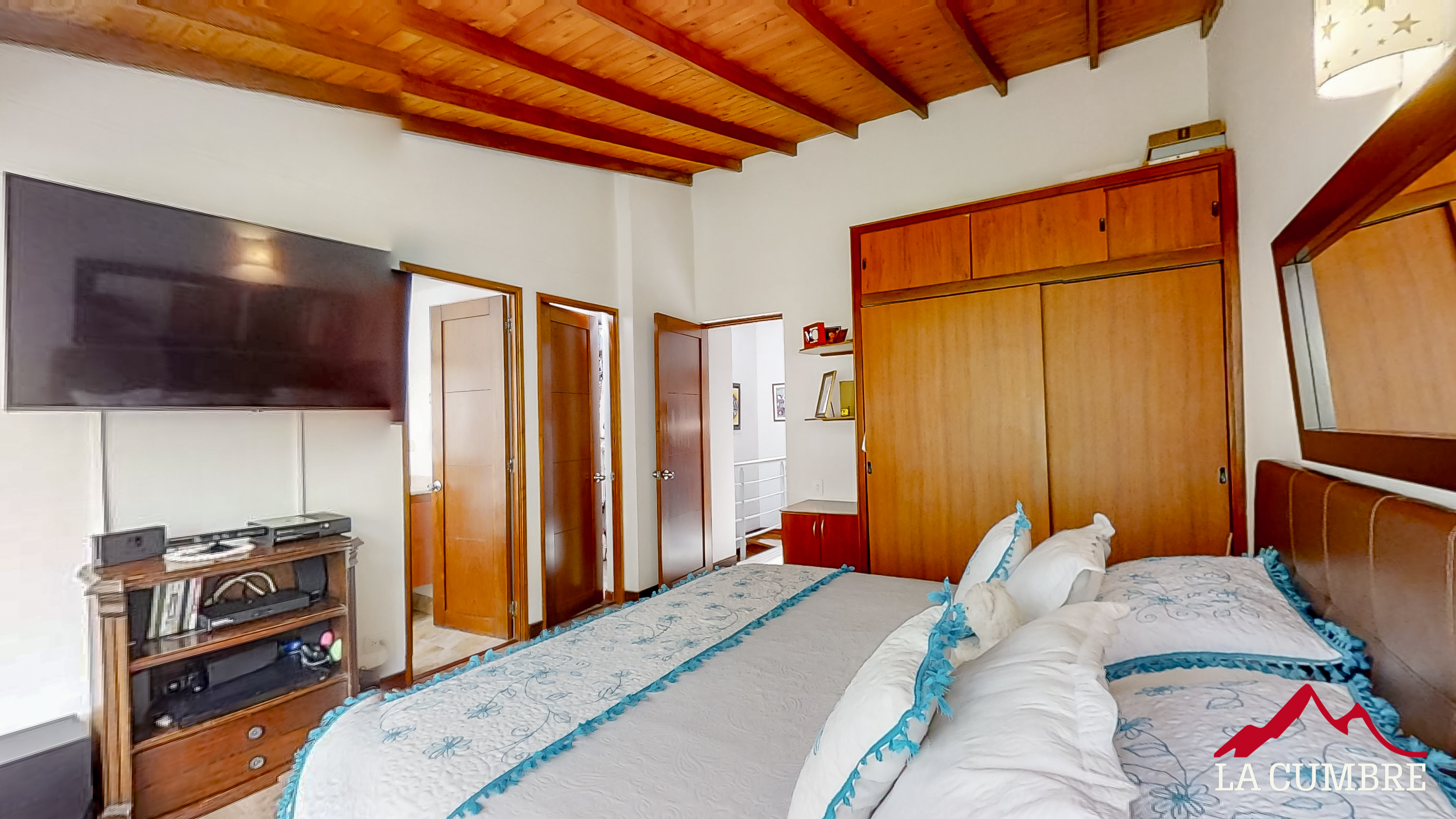 Casa de 3 alcobas en venta en Loma El Atravesado, Envigado, 200 m² · foto 11 de 12