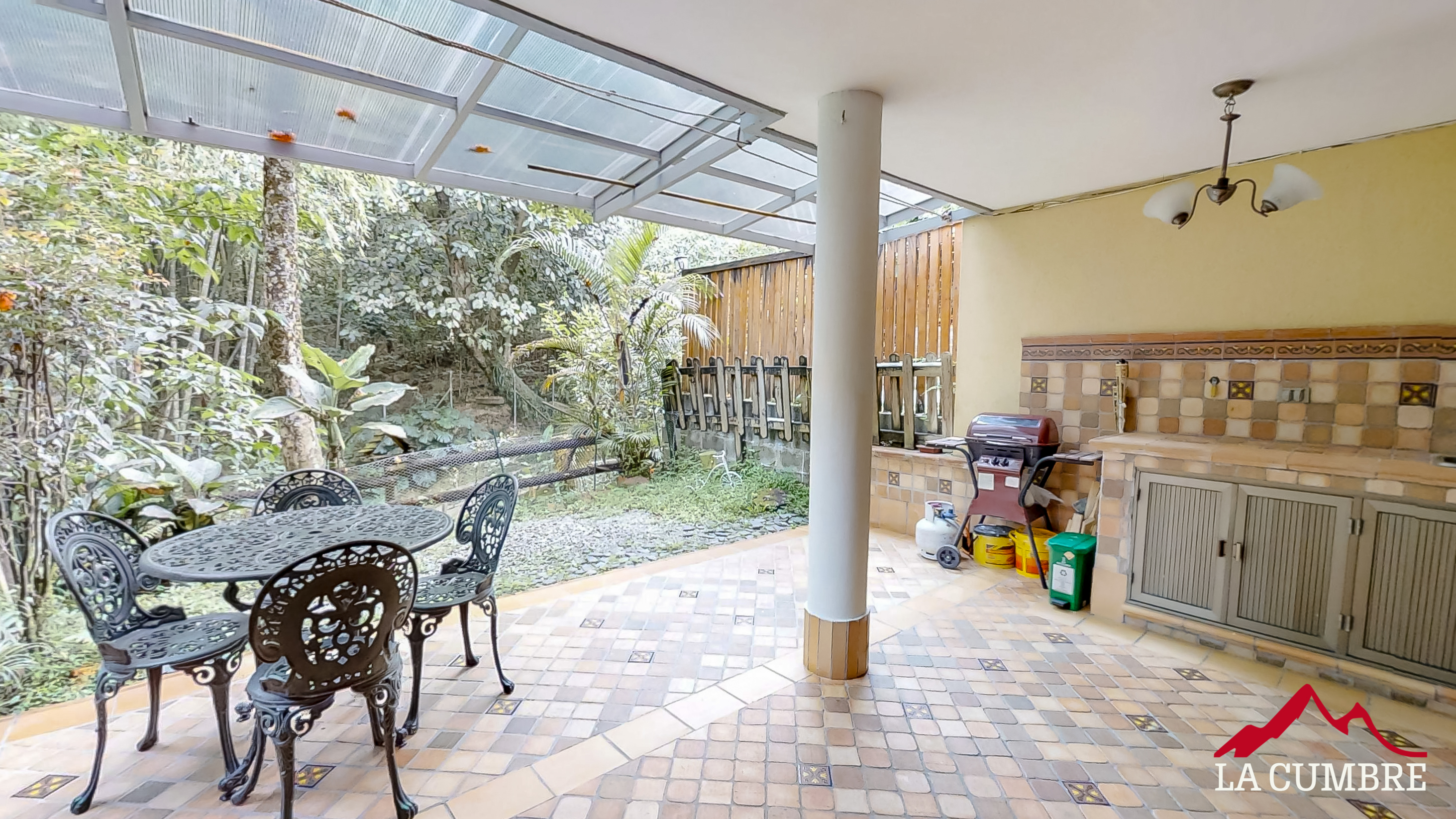 Casa de 3 alcobas en venta en Loma El Atravesado, Envigado, 200 m² · foto 3 de 12