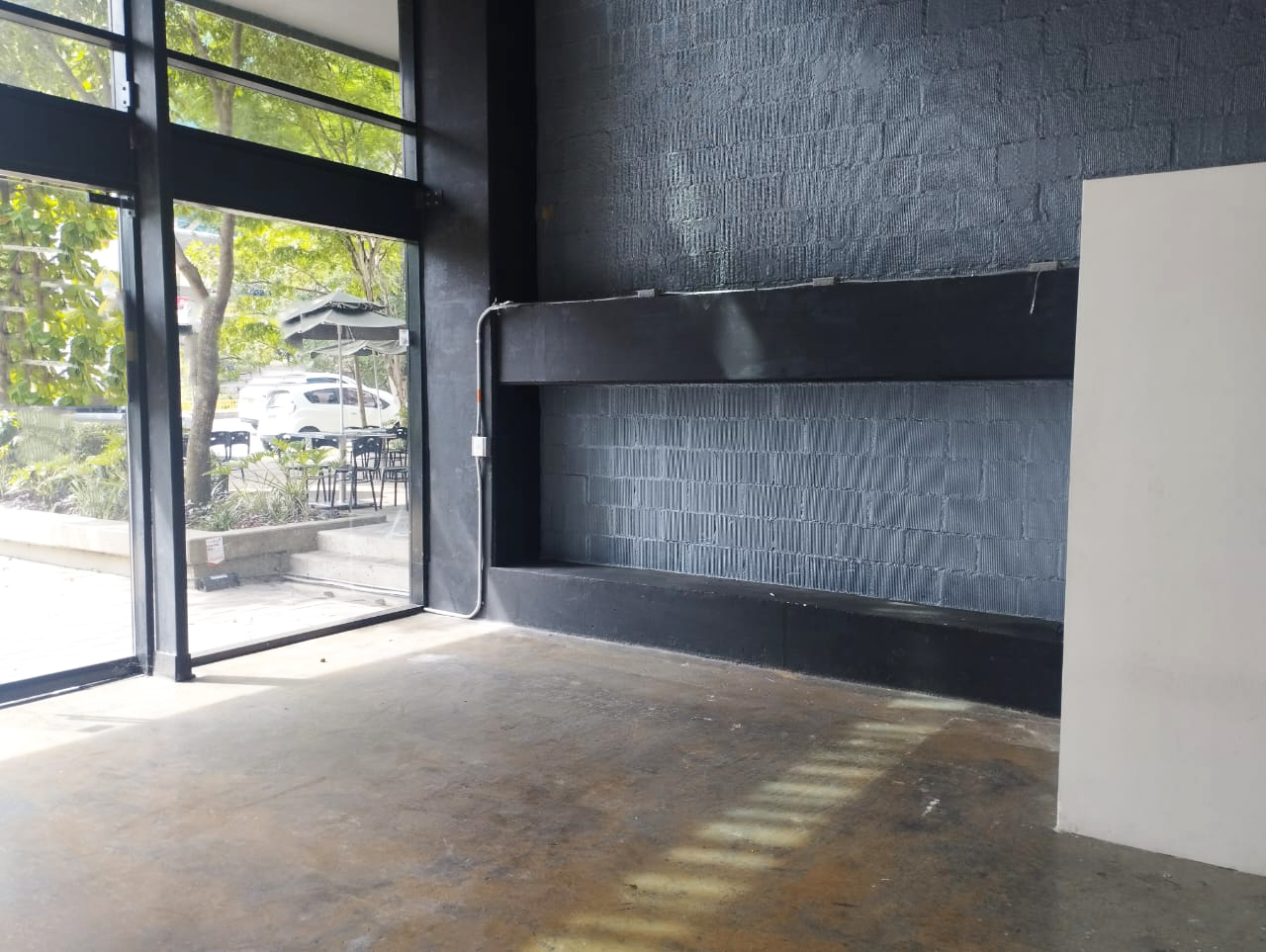Local en arriendo en La Aguacatala, Medellín, 69 m² · foto 2 de 9