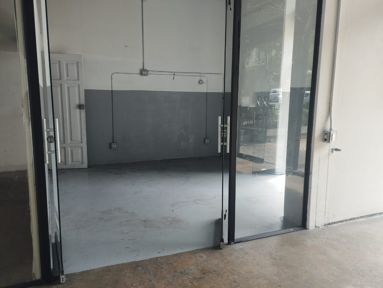 Local en arriendo en La Aguacatala, Medellín, 69 m² · foto 3 de 9