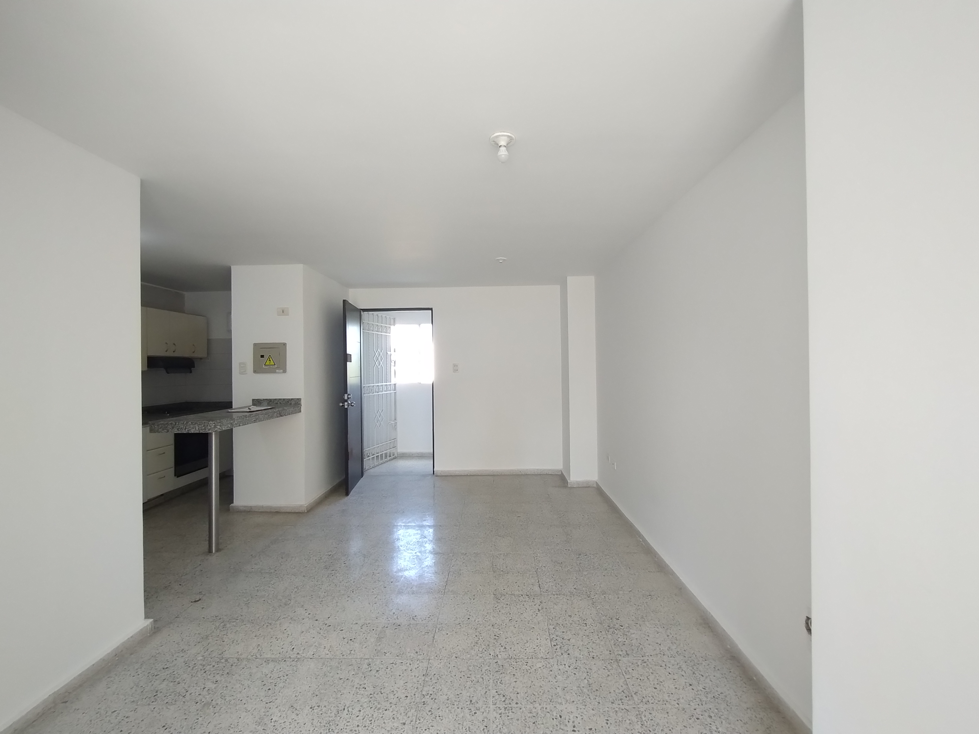 Departamento en alquiler bajo precio de mercado en Altos del prado