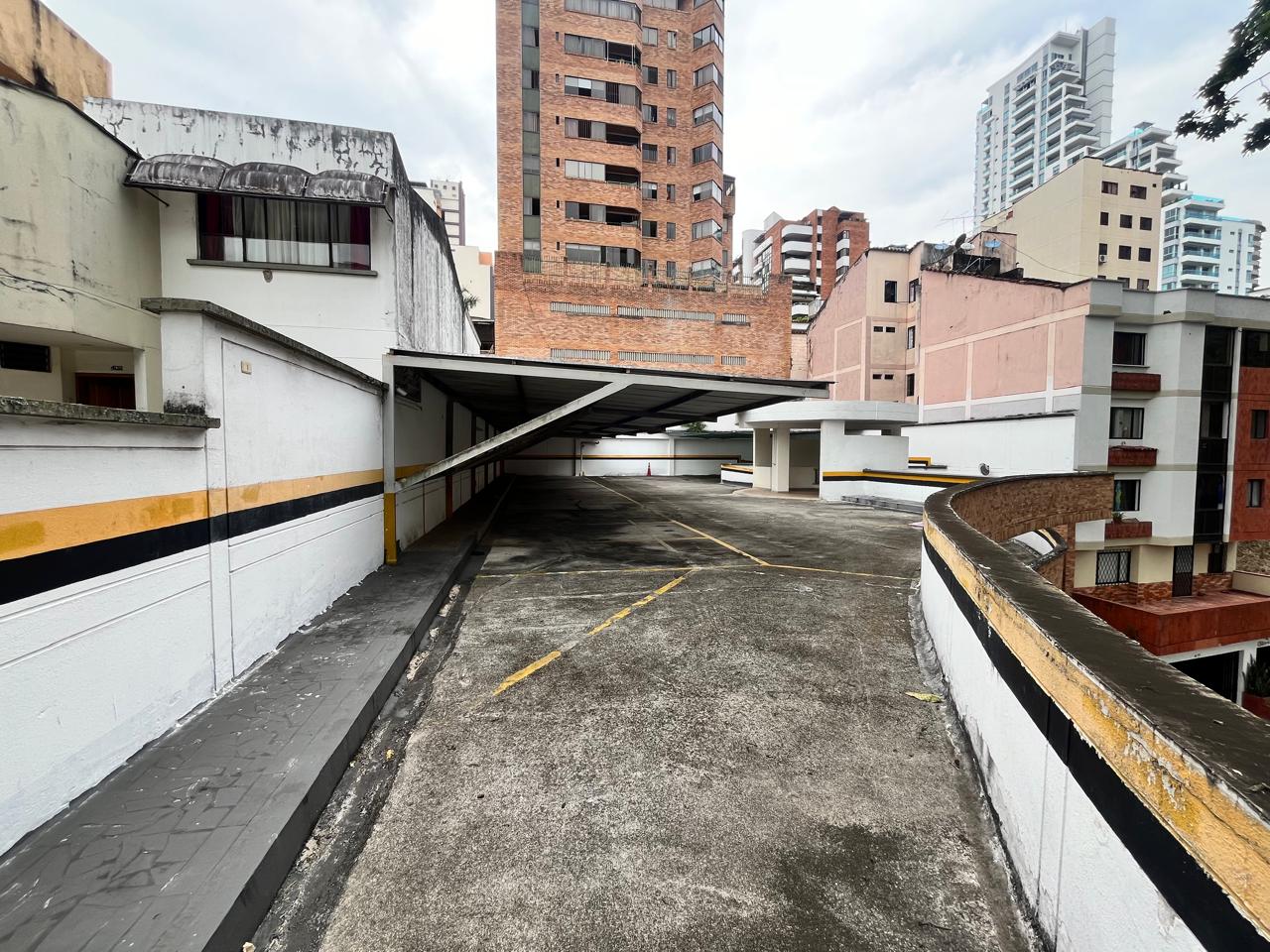 Edificio en arriendo en Cabecera Del Llano, Bucaramanga, 1358 m² · foto 15 de 24