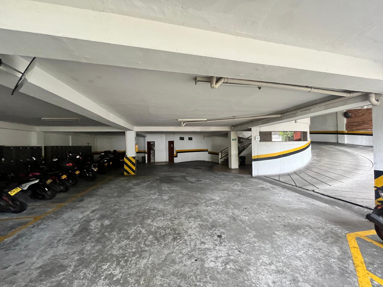 Edificio en arriendo en Cabecera Del Llano, Bucaramanga, 1358 m² · foto 21 de 24