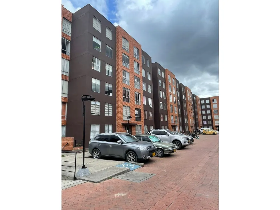 Apartamento de 3 alcobas en venta en El Vergel Occidental, Bogotá, 55 m² · foto 2 de 21