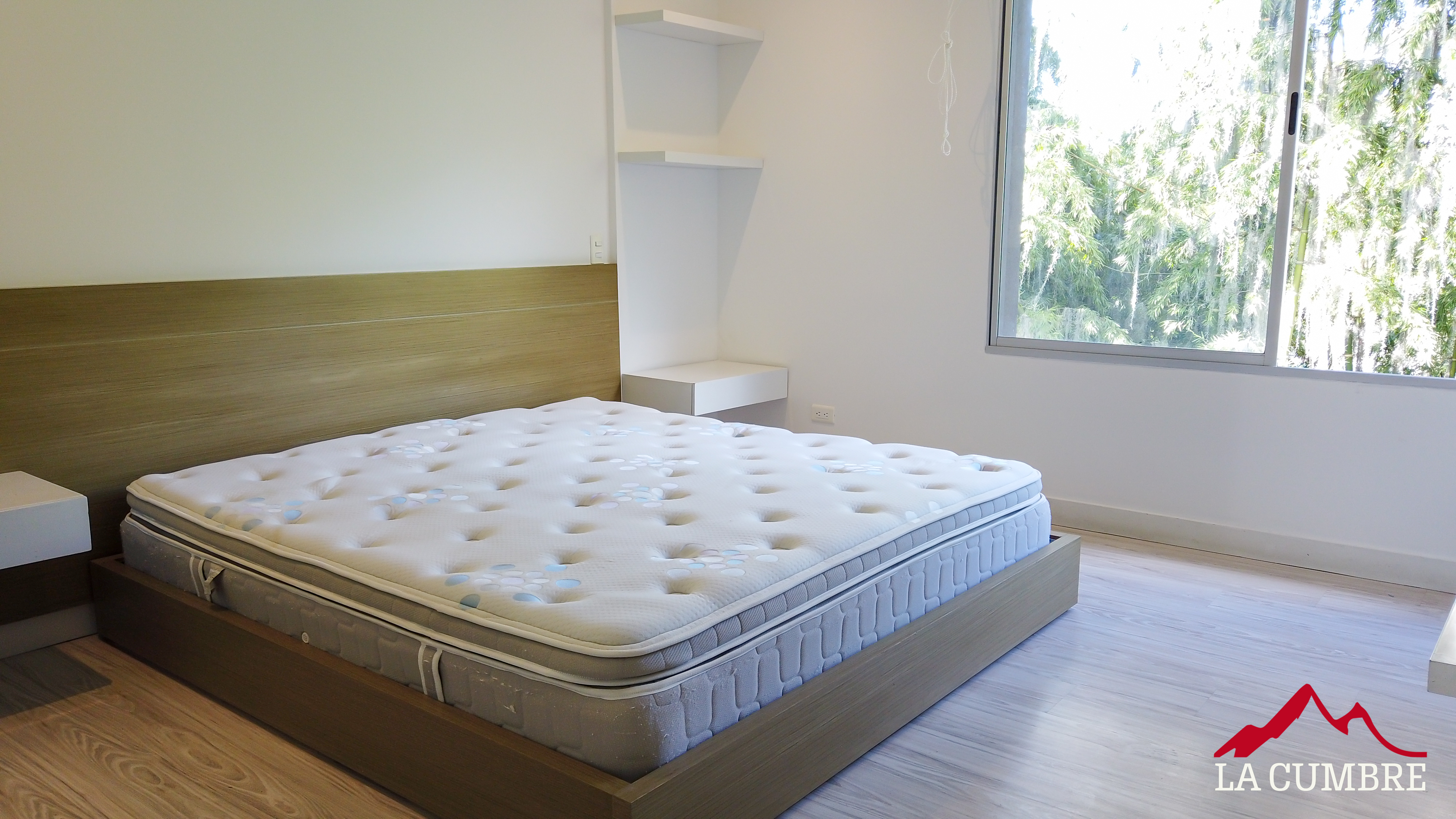 Casa de 3 alcobas en venta en Loma El Atravesado, Envigado, 180 m² · foto 9 de 11