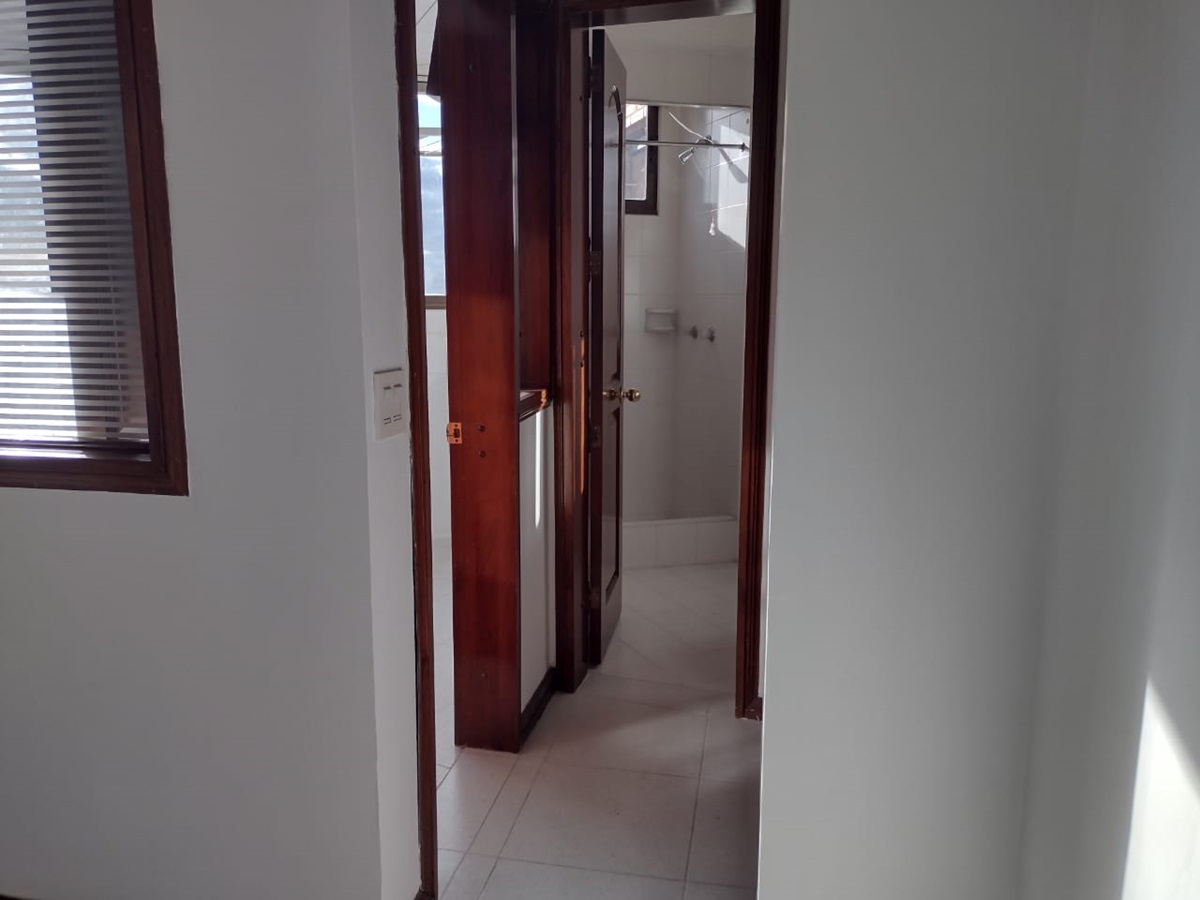 Apartamento en venta en Los Rosales, Bogotá · foto 10 de 24
