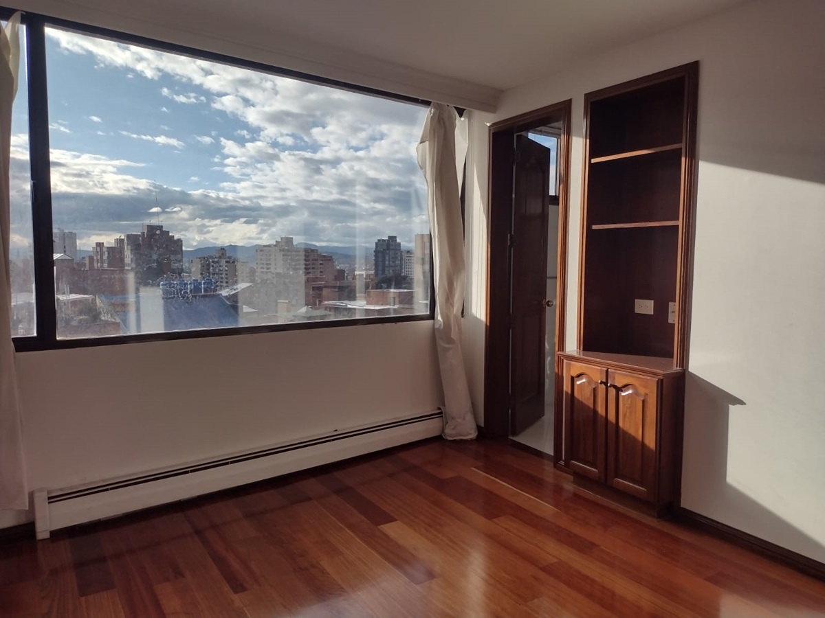 Apartamento en venta en Los Rosales, Bogotá · foto 11 de 24