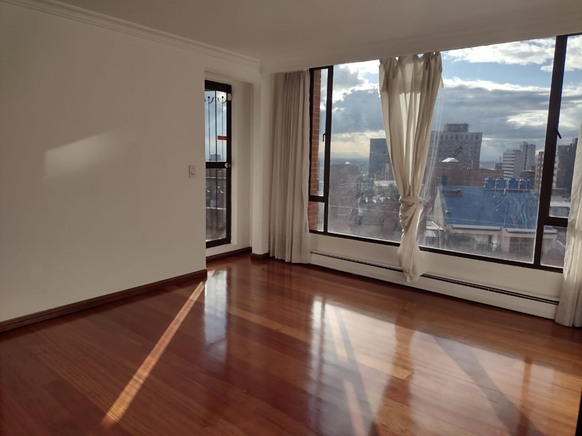 Apartamento en venta en Los Rosales, Bogotá · foto 15 de 24