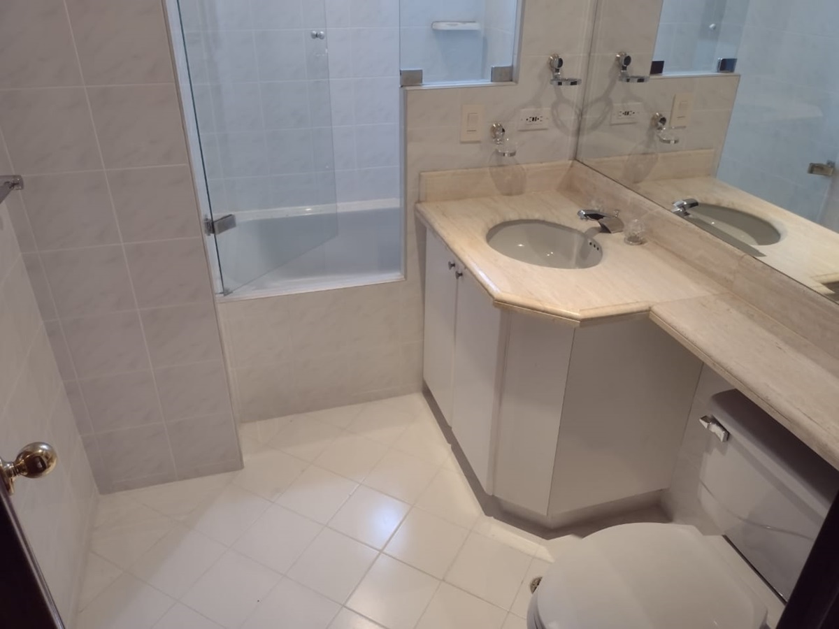 Apartamento en venta en Los Rosales, Bogotá · foto 18 de 24