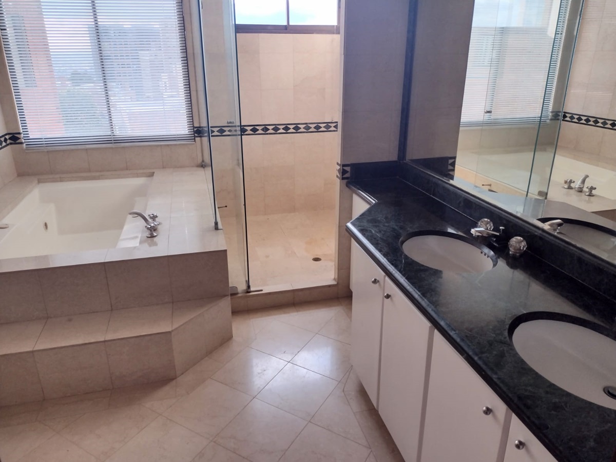 Apartamento en venta en Los Rosales, Bogotá · foto 22 de 24