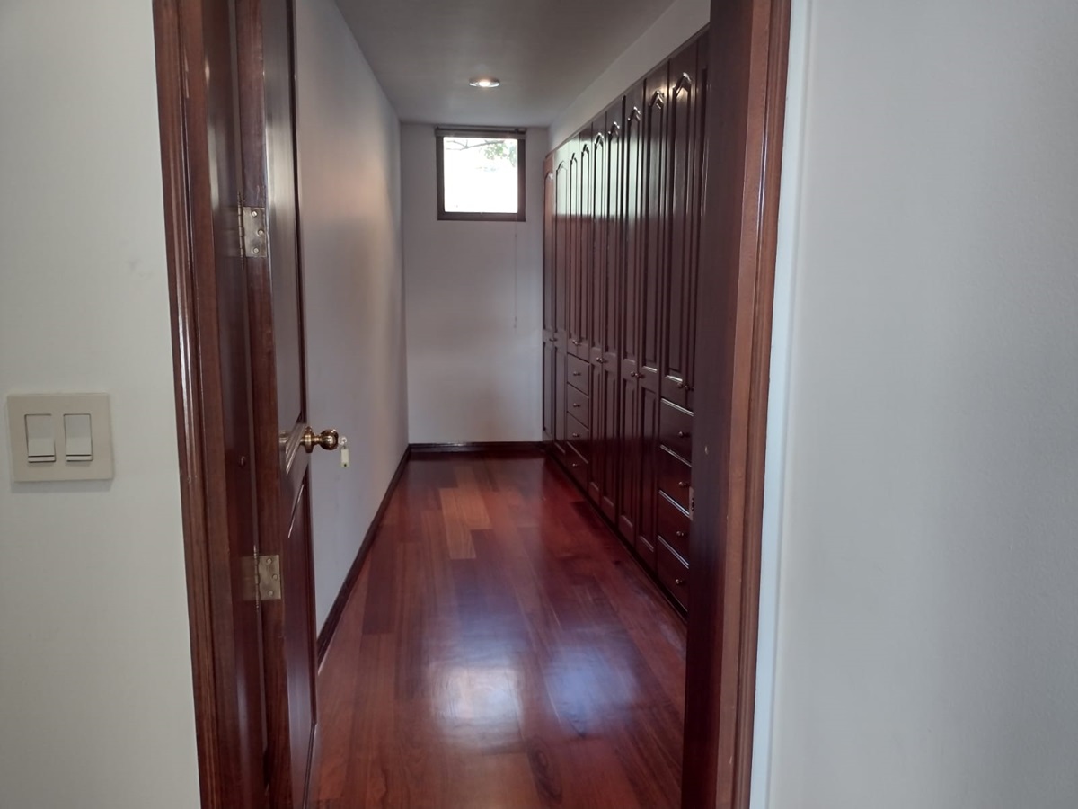 Apartamento en venta en Los Rosales, Bogotá · foto 23 de 24