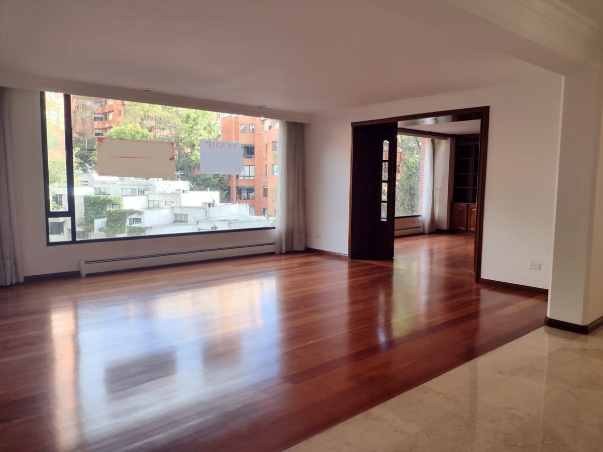Apartamento en venta en Los Rosales, Bogotá · foto 2 de 24