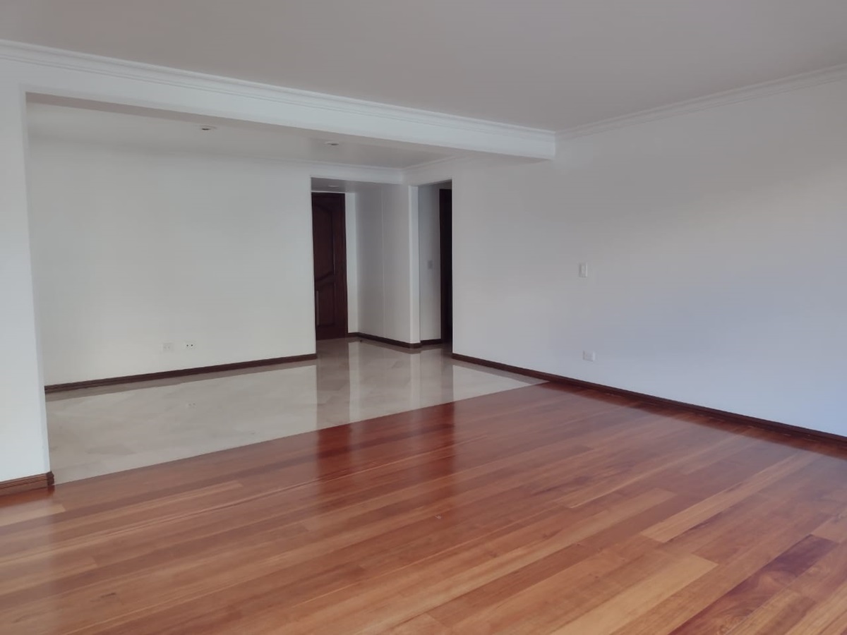 Apartamento en venta en Los Rosales, Bogotá · foto 3 de 24