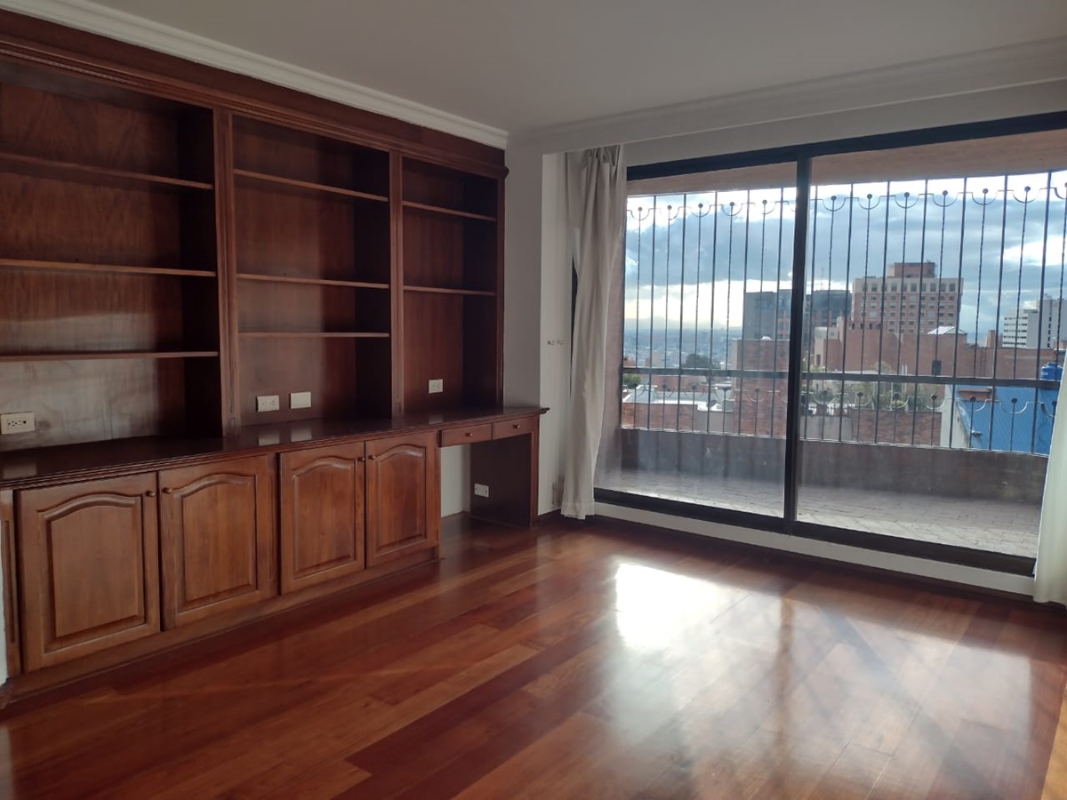 Apartamento en venta en Los Rosales, Bogotá · foto 4 de 24