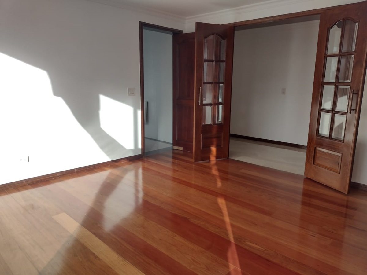 Apartamento en venta en Los Rosales, Bogotá · foto 6 de 24