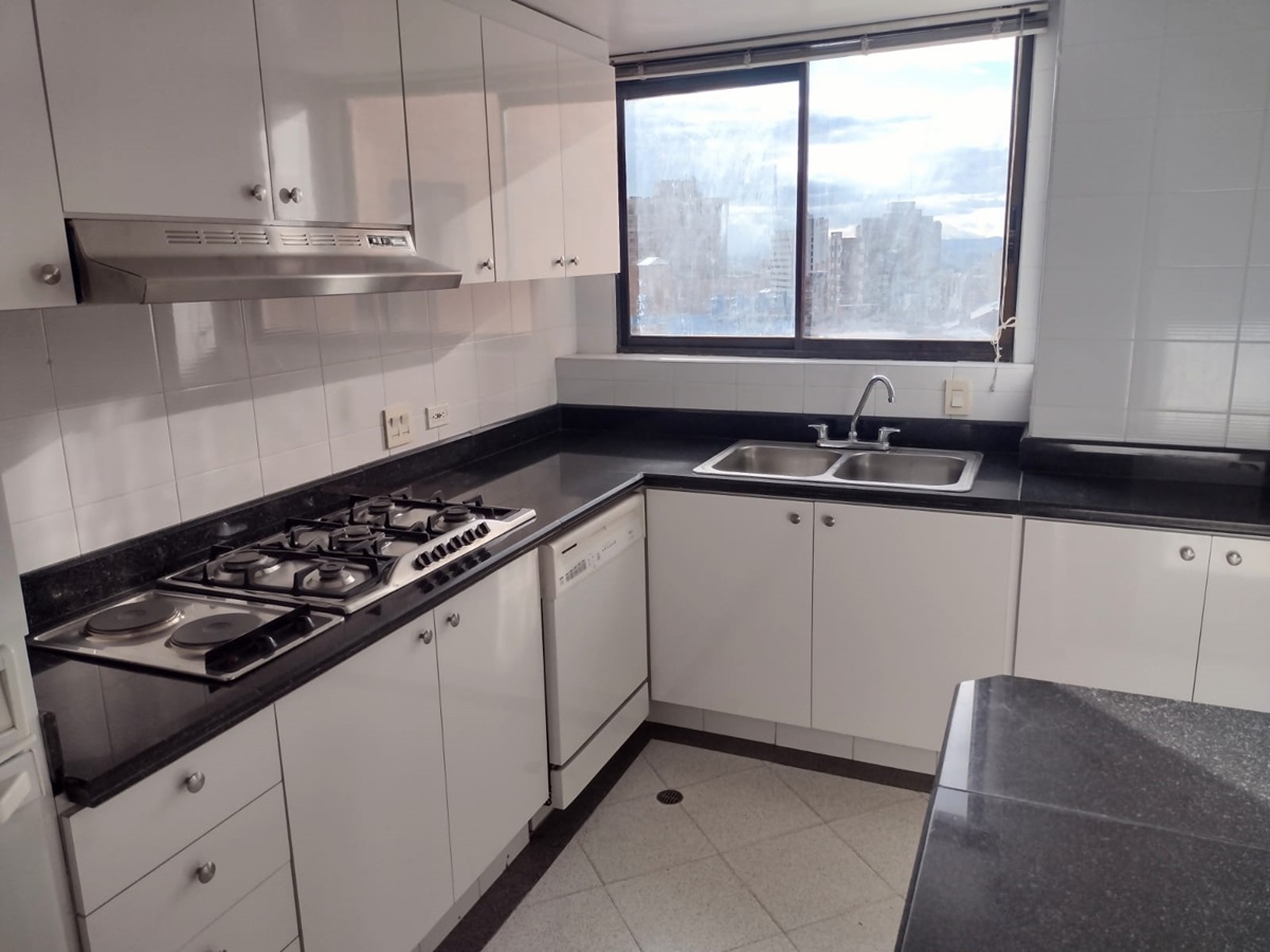 Apartamento en venta en Los Rosales, Bogotá · foto 7 de 24