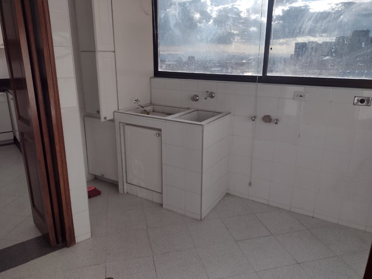 Apartamento en venta en Los Rosales, Bogotá · foto 9 de 24
