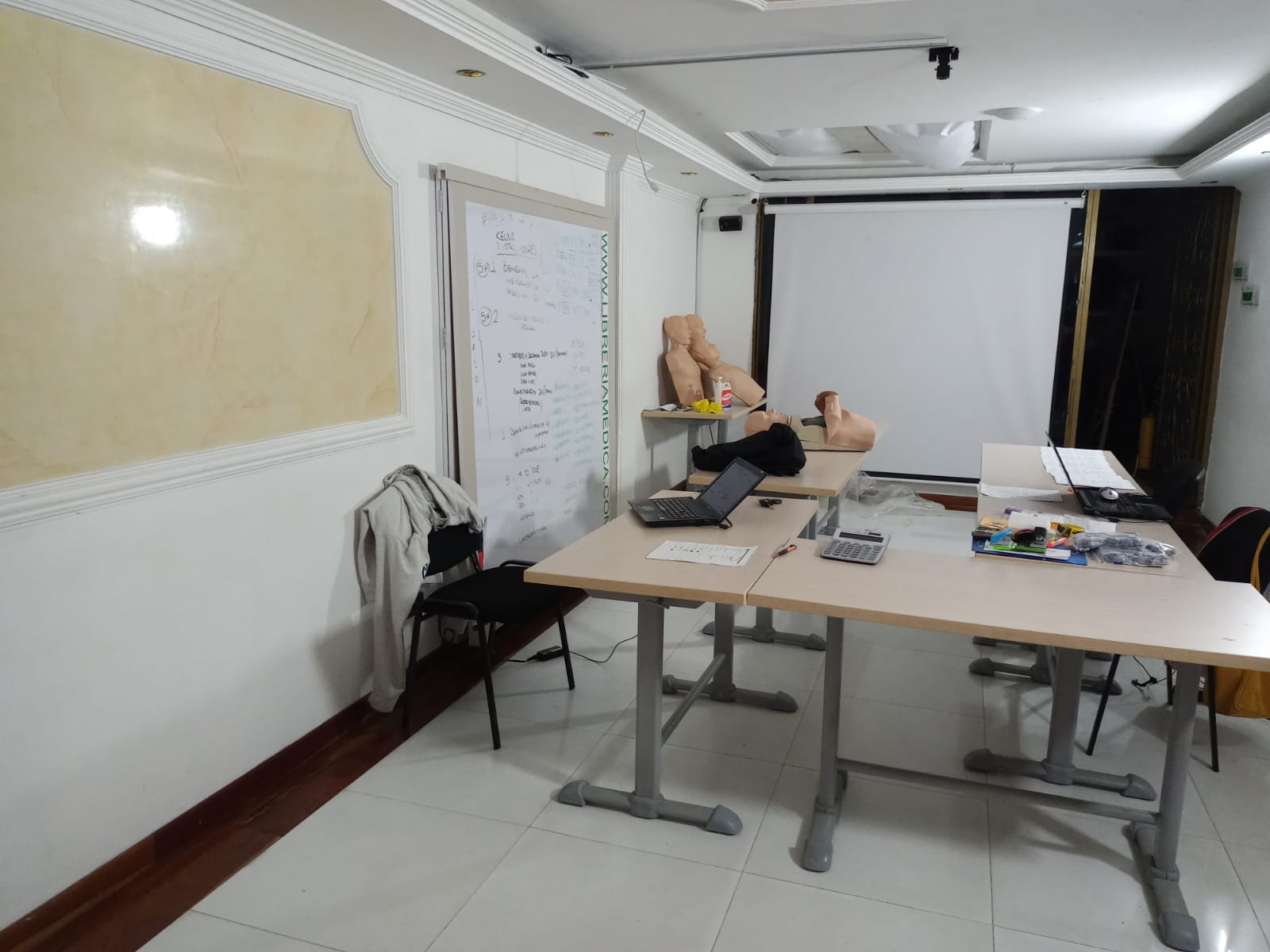 Casa de 6 alcobas en venta en Santa Barbara, Bogotá, 300 m² · foto 8 de 24