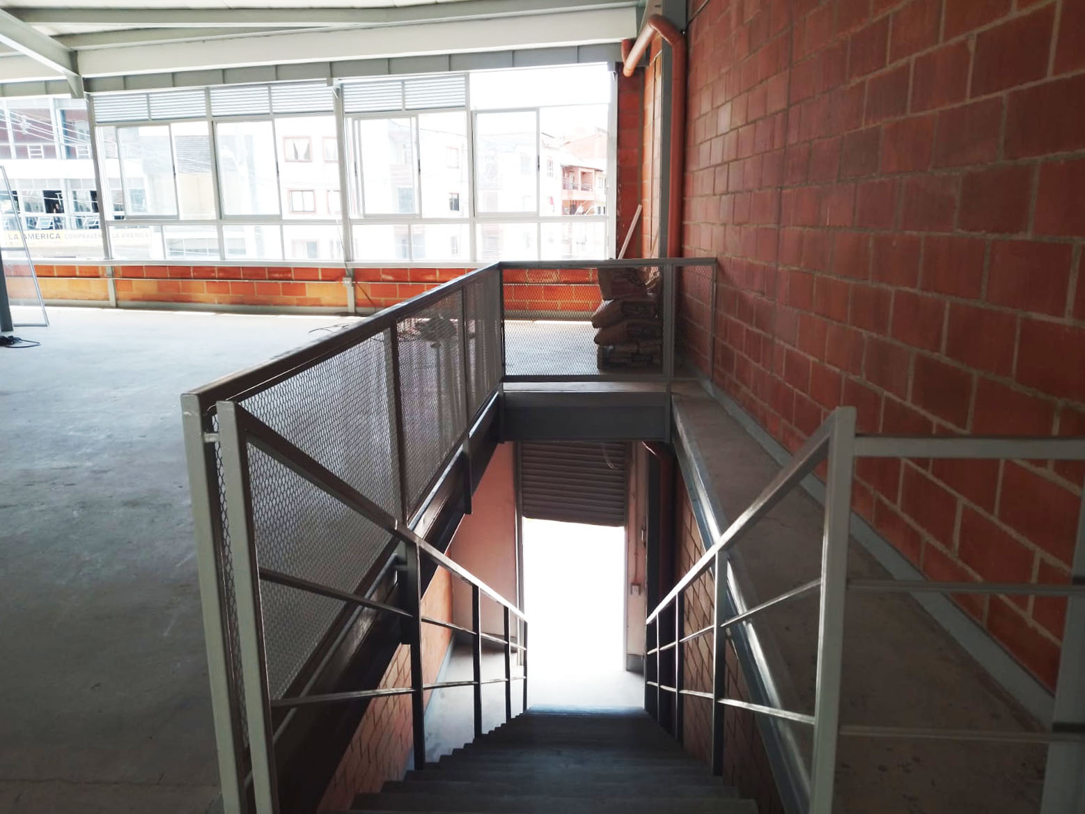 Local en arriendo en Simon Bolivar, Medellín, 580 m² · foto 4 de 11
