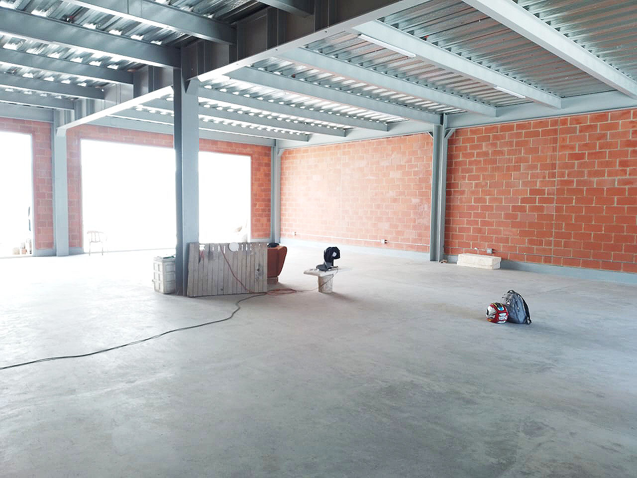 Local en arriendo en Simon Bolivar, Medellín, 580 m² · foto 2 de 11