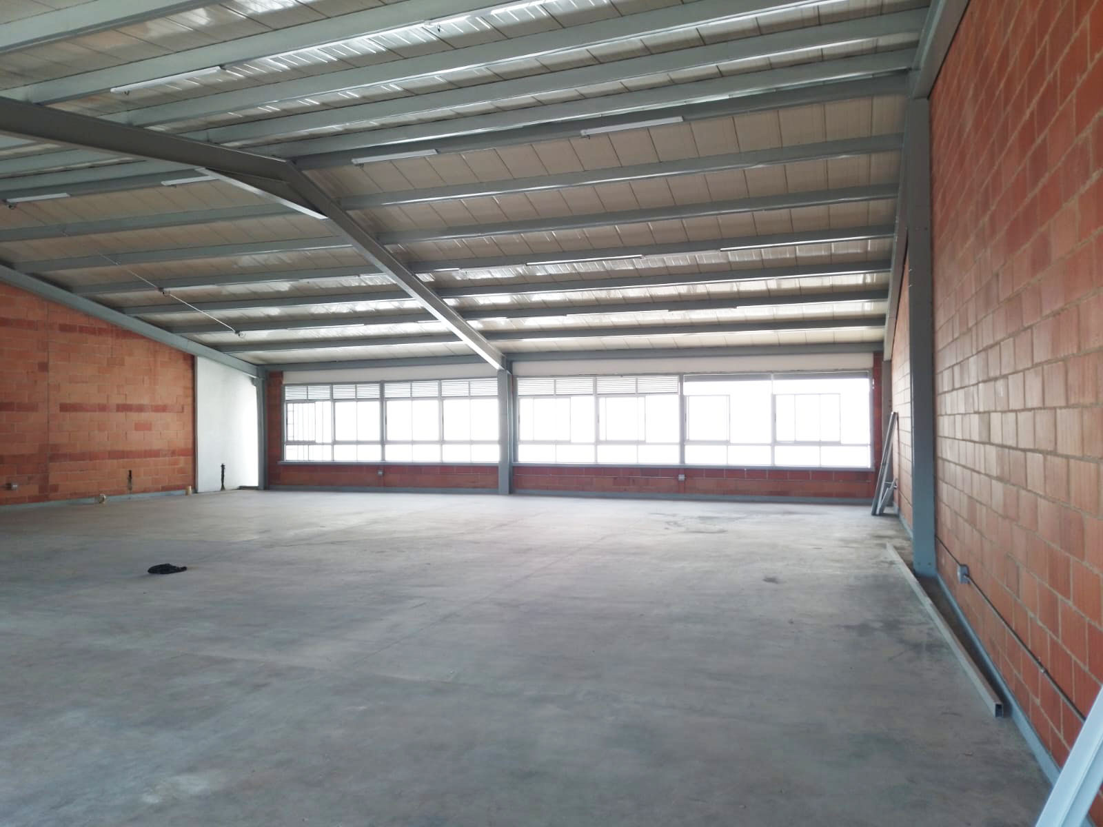 Local en arriendo en Simon Bolivar, Medellín, 580 m² · foto 5 de 11