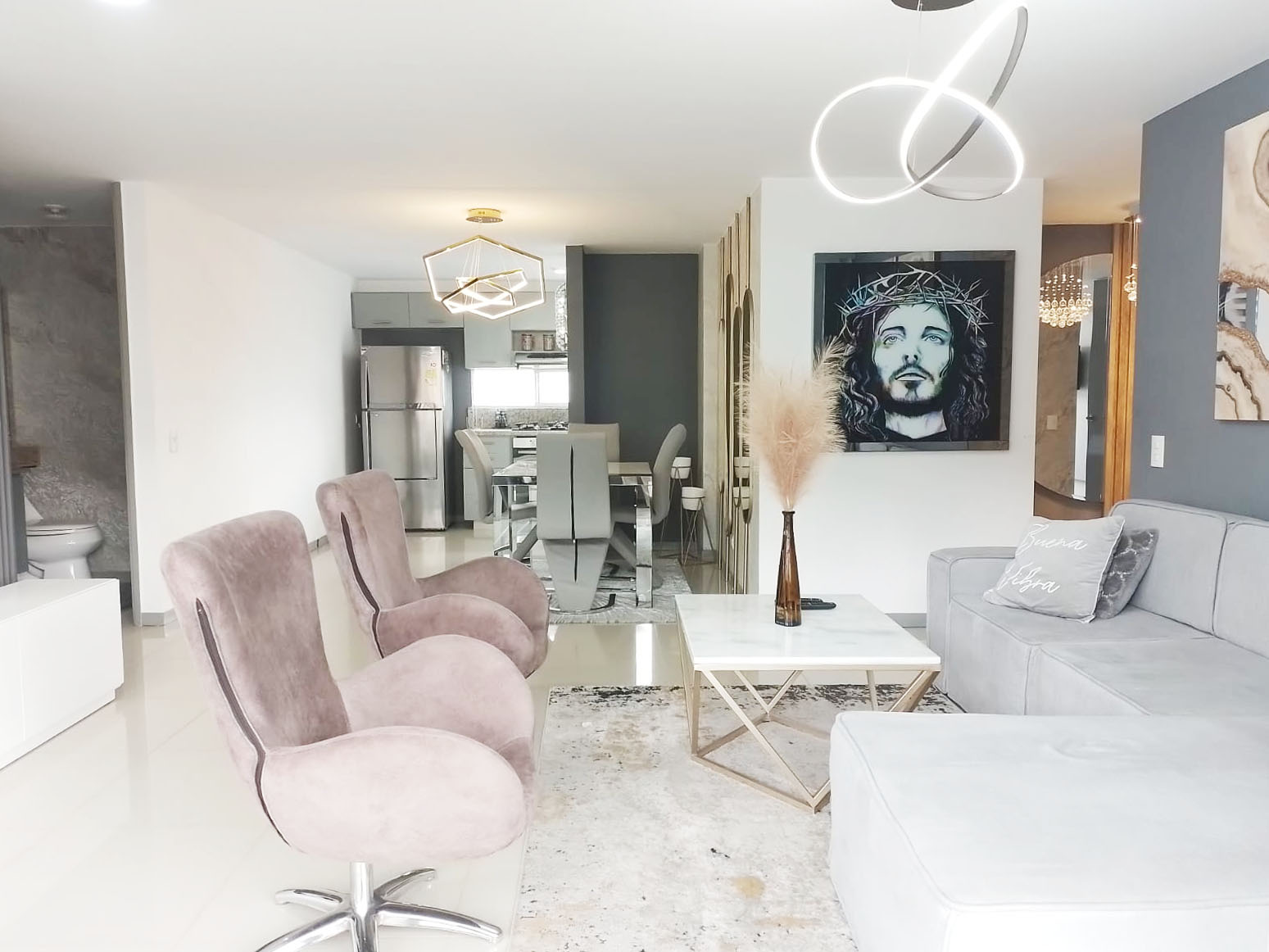 Apartamento en arriendo en El Poblado, Medellín · foto 2 de 20