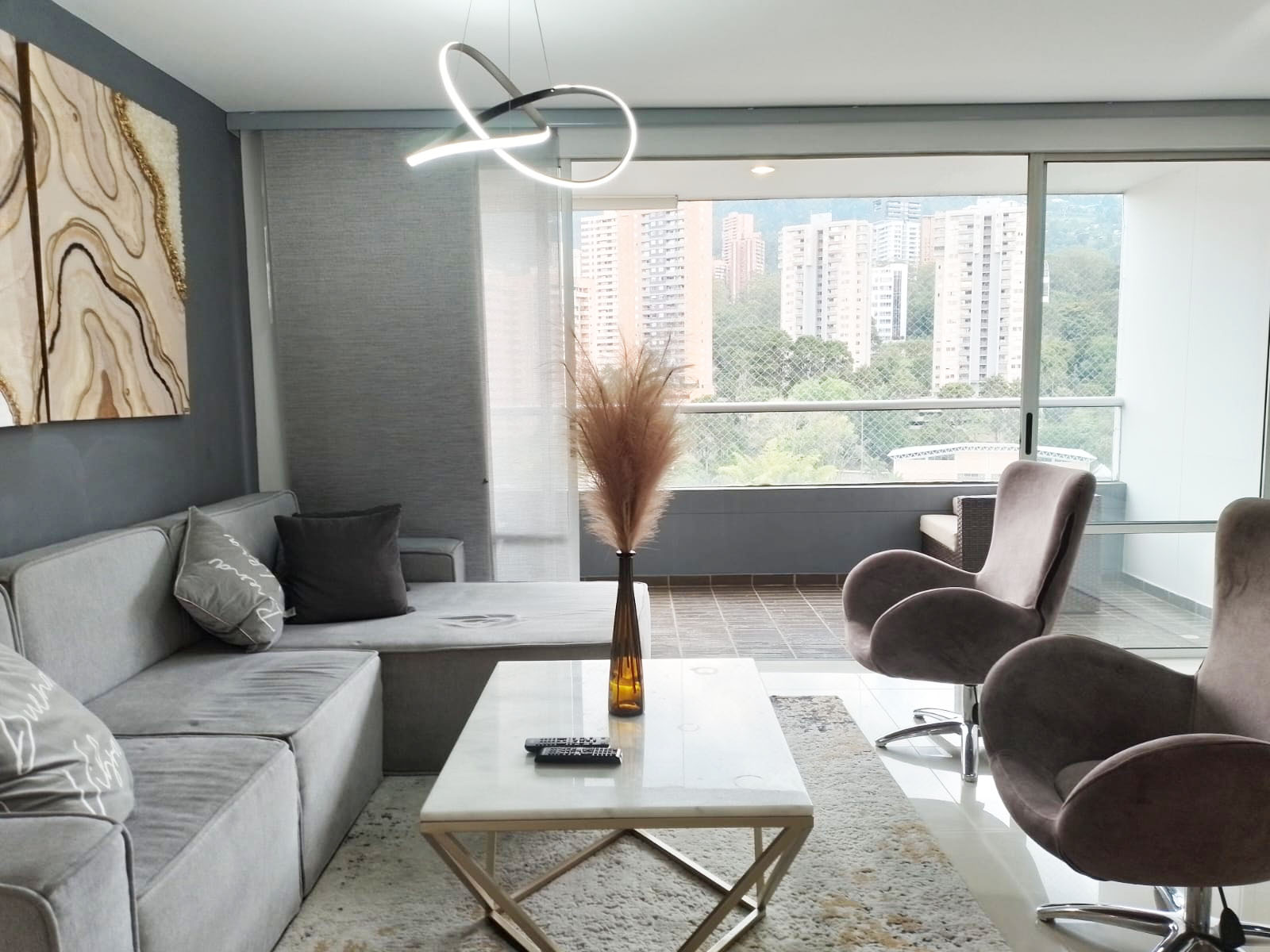 Apartamento en arriendo en El Poblado, Medellín · foto 3 de 20