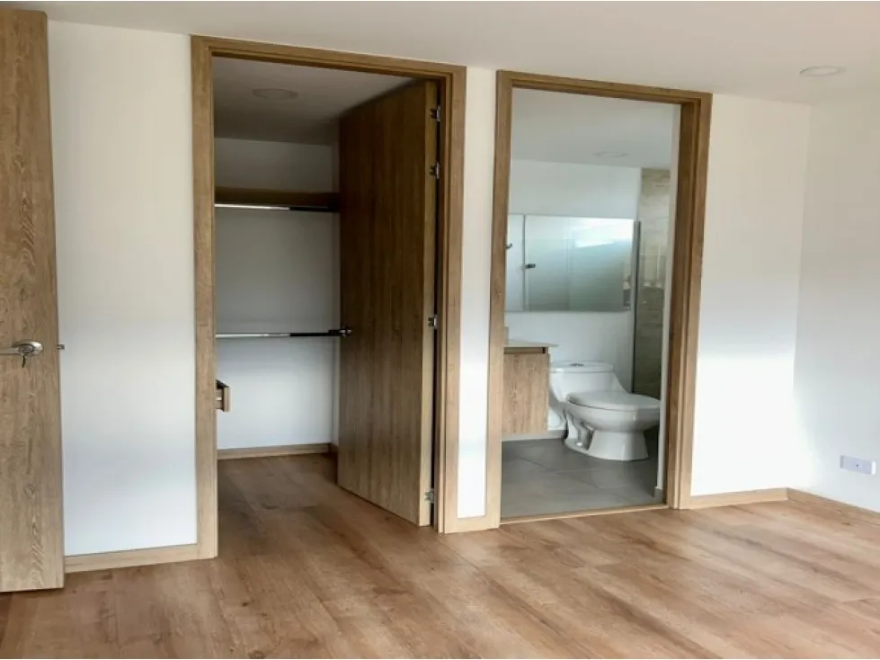 Apartamento de 2 alcobas en venta en Vegas De San Jose, Sabaneta, 68 m² · foto 8 de 12
