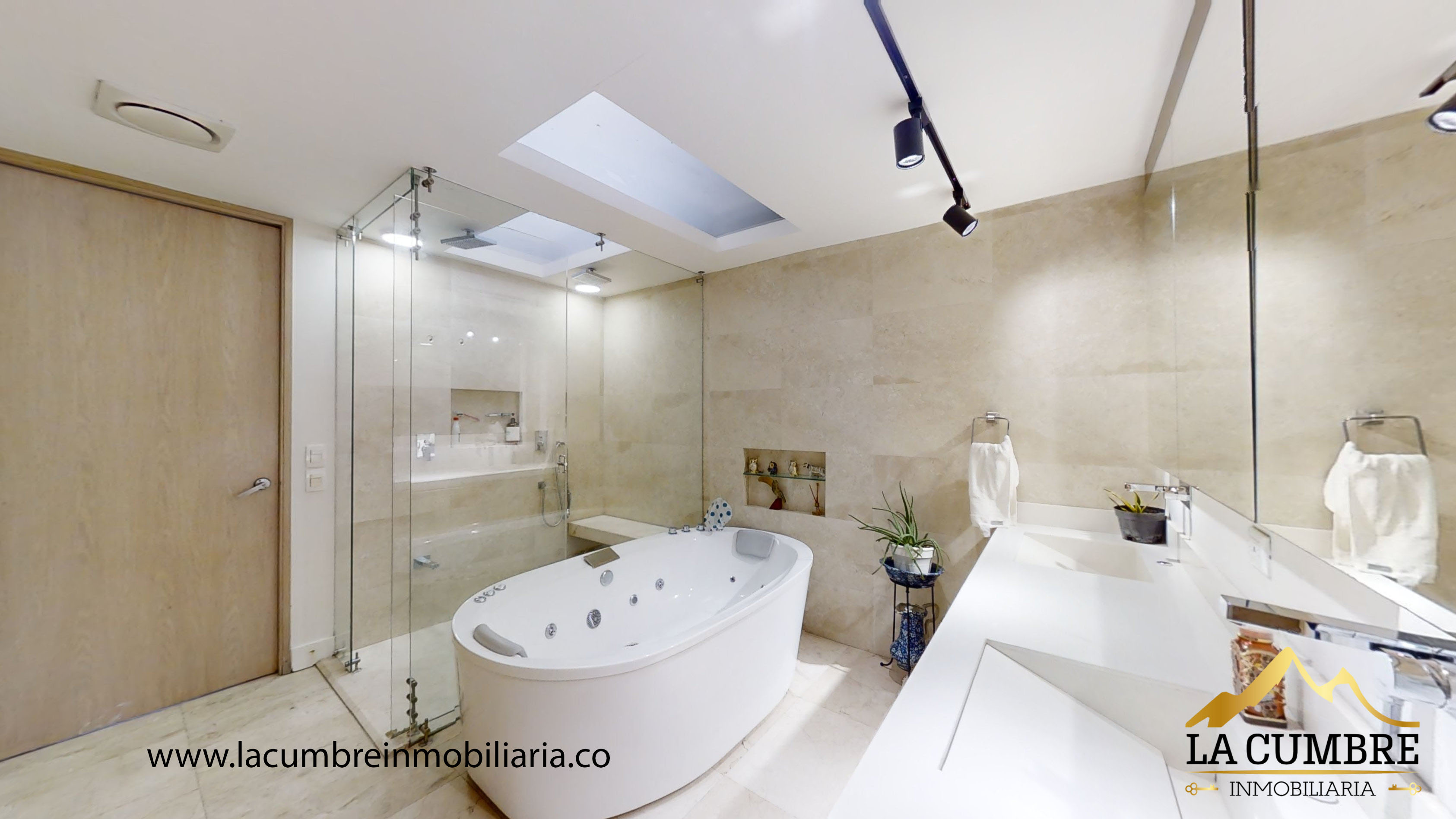 Casa de 4 alcobas en venta en Altos Del Poblado, Medellín, 820 m² · foto 15 de 20