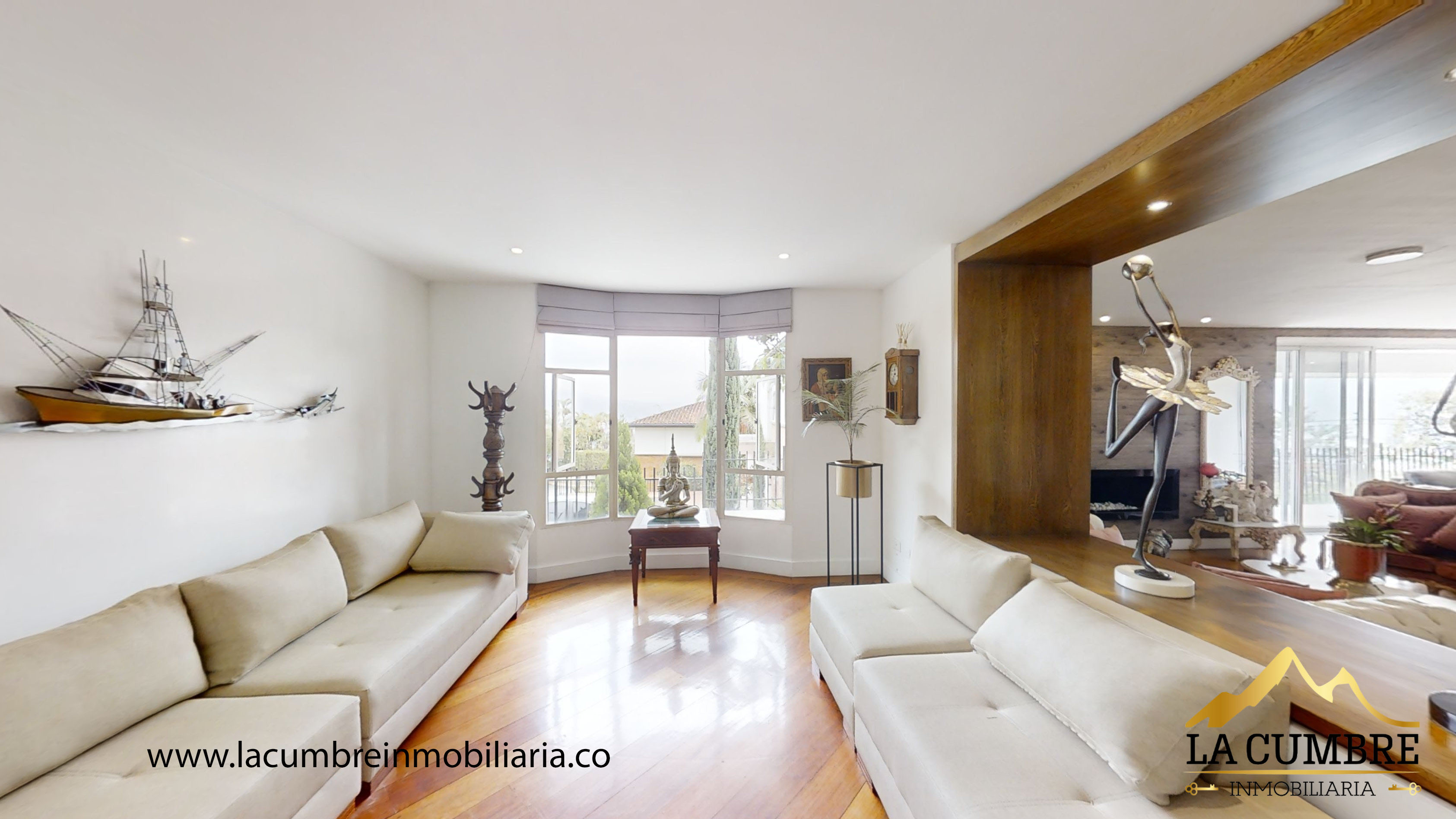 Casa de 4 alcobas en venta en Altos Del Poblado, Medellín, 820 m² · foto 2 de 20