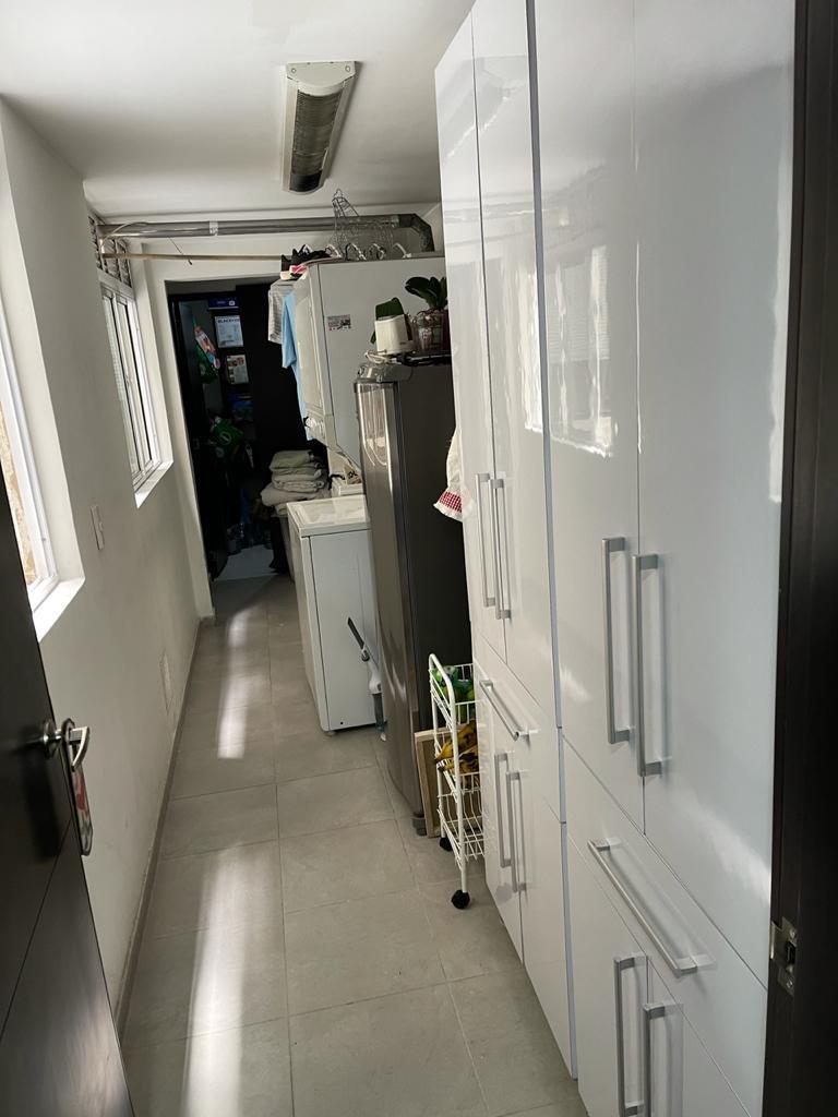 Apartamento de 3 alcobas en venta en Los Rosales, Bogotá, 200 m² · foto 11 de 14