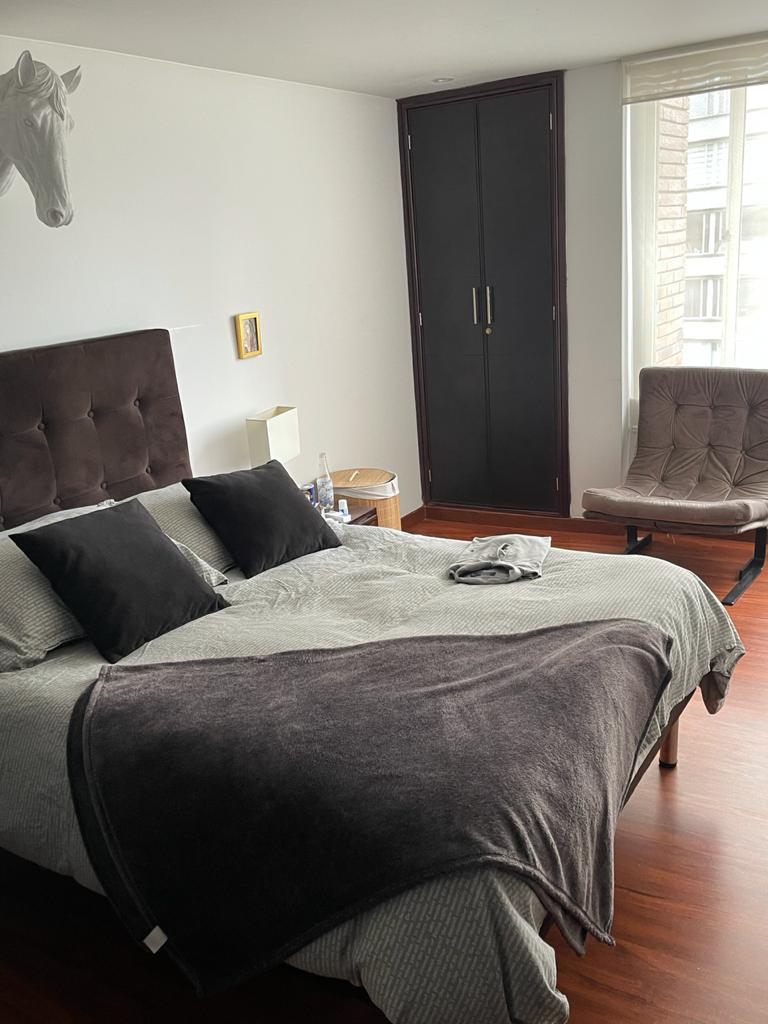 Apartamento de 3 alcobas en venta en Los Rosales, Bogotá, 200 m² · foto 12 de 14