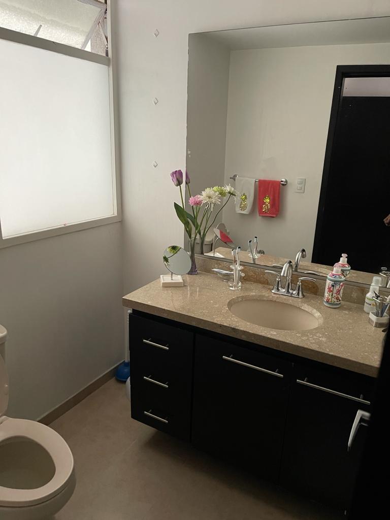 Apartamento de 3 alcobas en venta en Los Rosales, Bogotá, 200 m² · foto 13 de 14