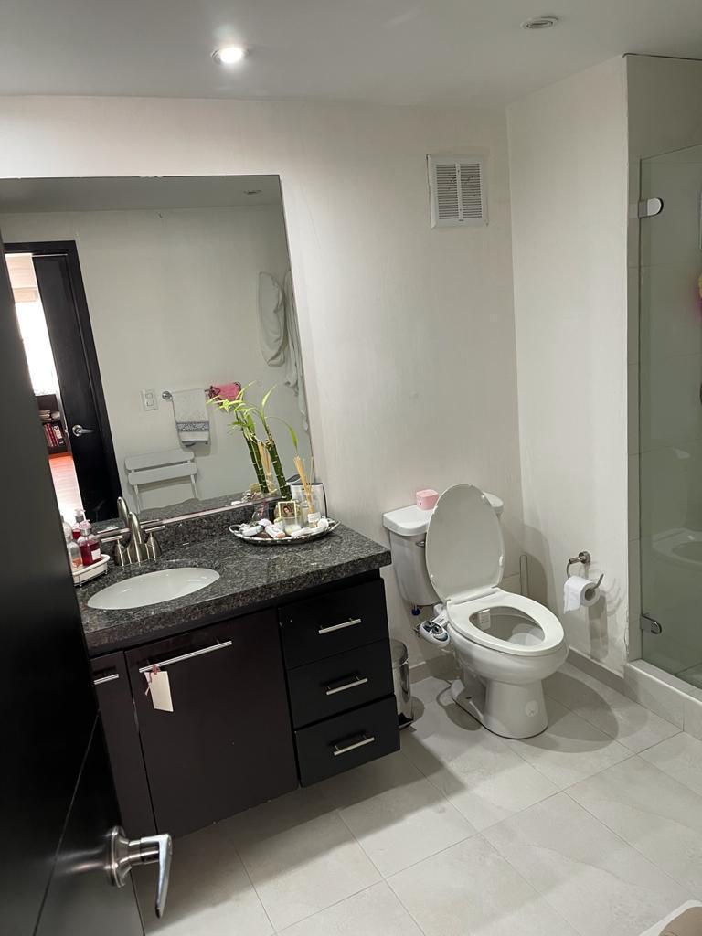 Apartamento de 3 alcobas en venta en Los Rosales, Bogotá, 200 m² · foto 14 de 14