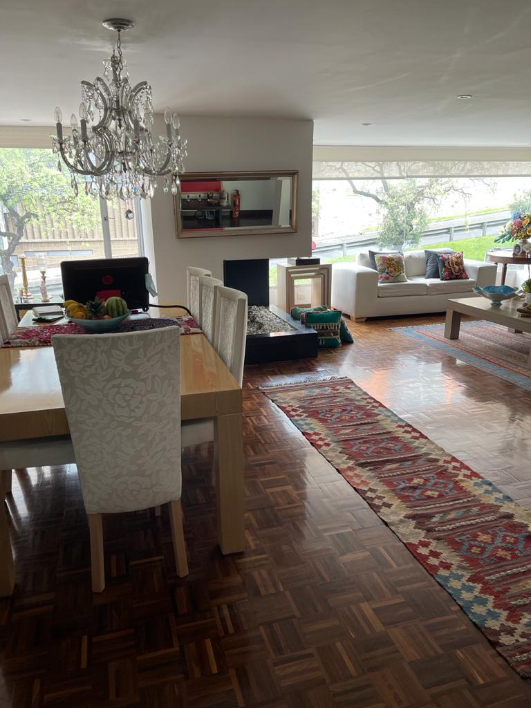 Apartamento de 3 alcobas en venta en Los Rosales, Bogotá, 200 m² · foto 3 de 14