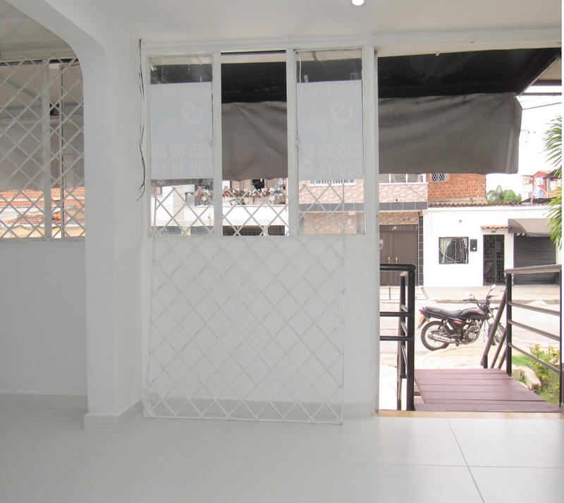 Local en arriendo en Villa España, Floridablanca, 16 m² · foto 2 de 6