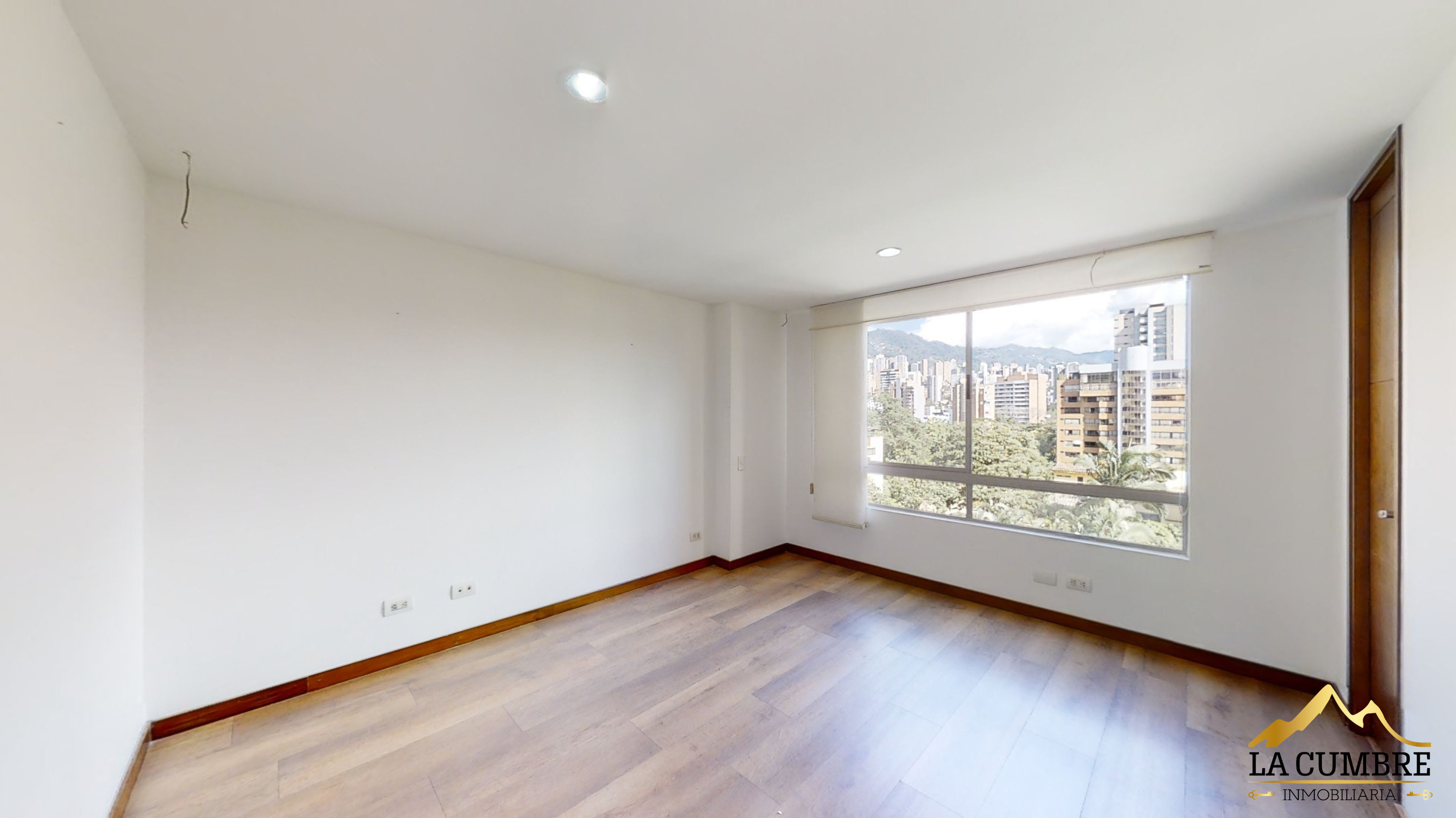 Apartamento de 3 alcobas en arriendo en Castropol, Medellín, 120 m² · foto 3 de 9