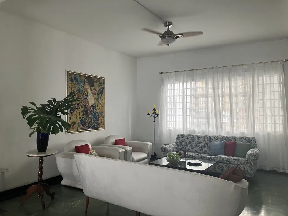 Casa de 3 alcobas en venta en Miraflores, Cali, 236 m² · foto 2 de 13