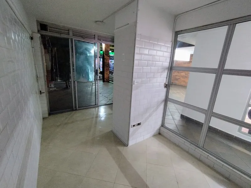 Local en arriendo en Boston, Medellín, 14 m² · foto 3 de 10