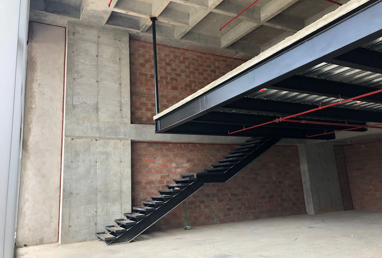Local en arriendo en Ciudad Del Río, Medellín, 248 m² · foto 3 de 8
