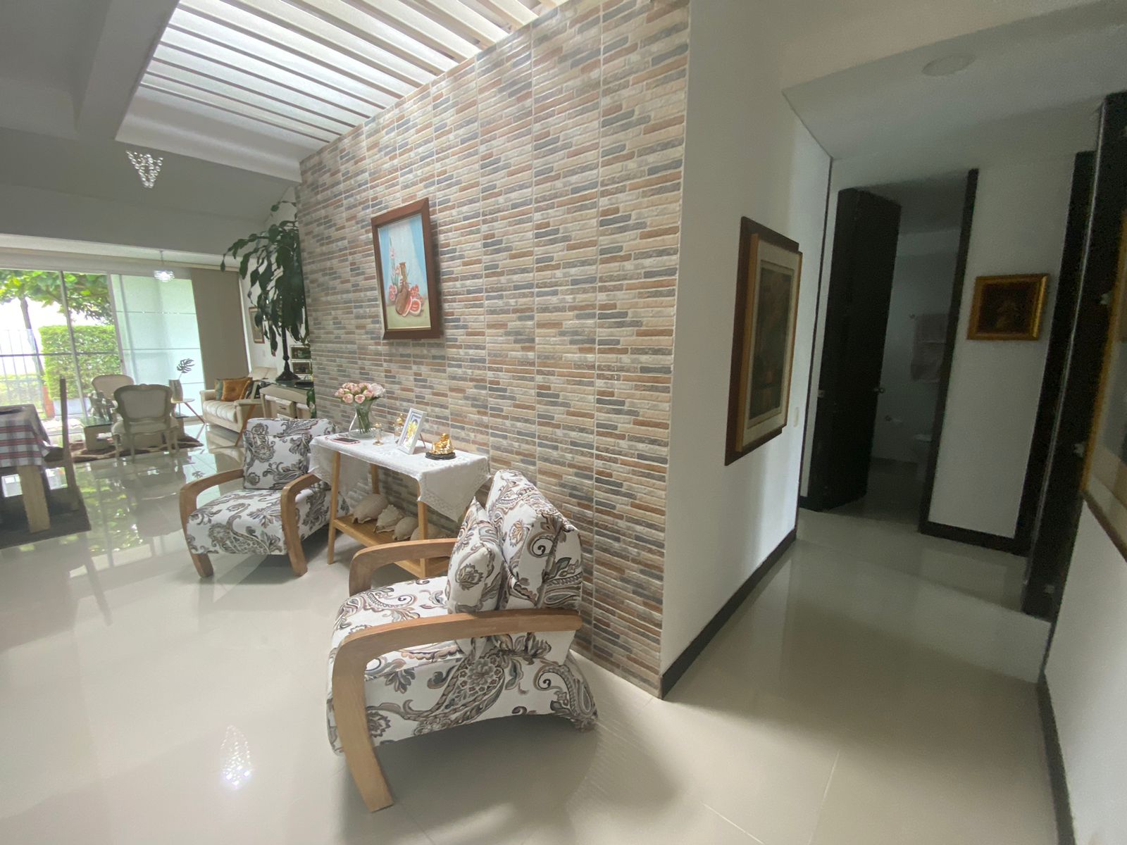 Casa de 3 alcobas en venta en El Castillo, Jamundí, 269 m² · foto 2 de 23