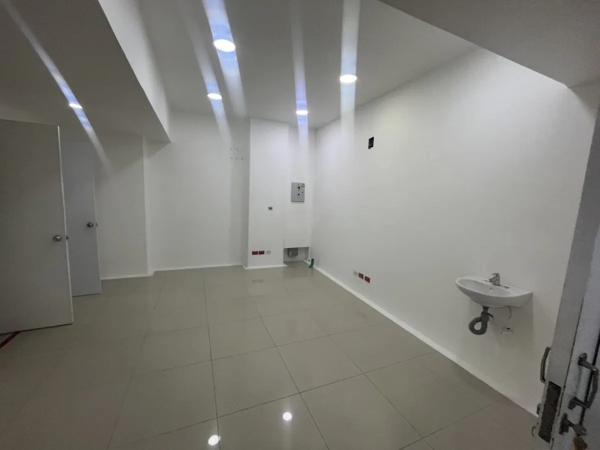 Casa de 10 alcobas en arriendo en Santa Barbara, Bogotá, 517 m² · foto 11 de 24