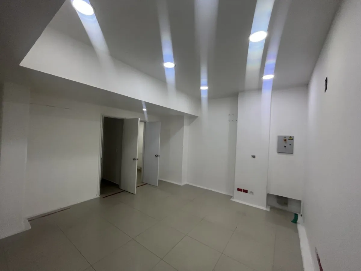 Casa de 10 alcobas en arriendo en Santa Barbara, Bogotá, 517 m² · foto 12 de 24