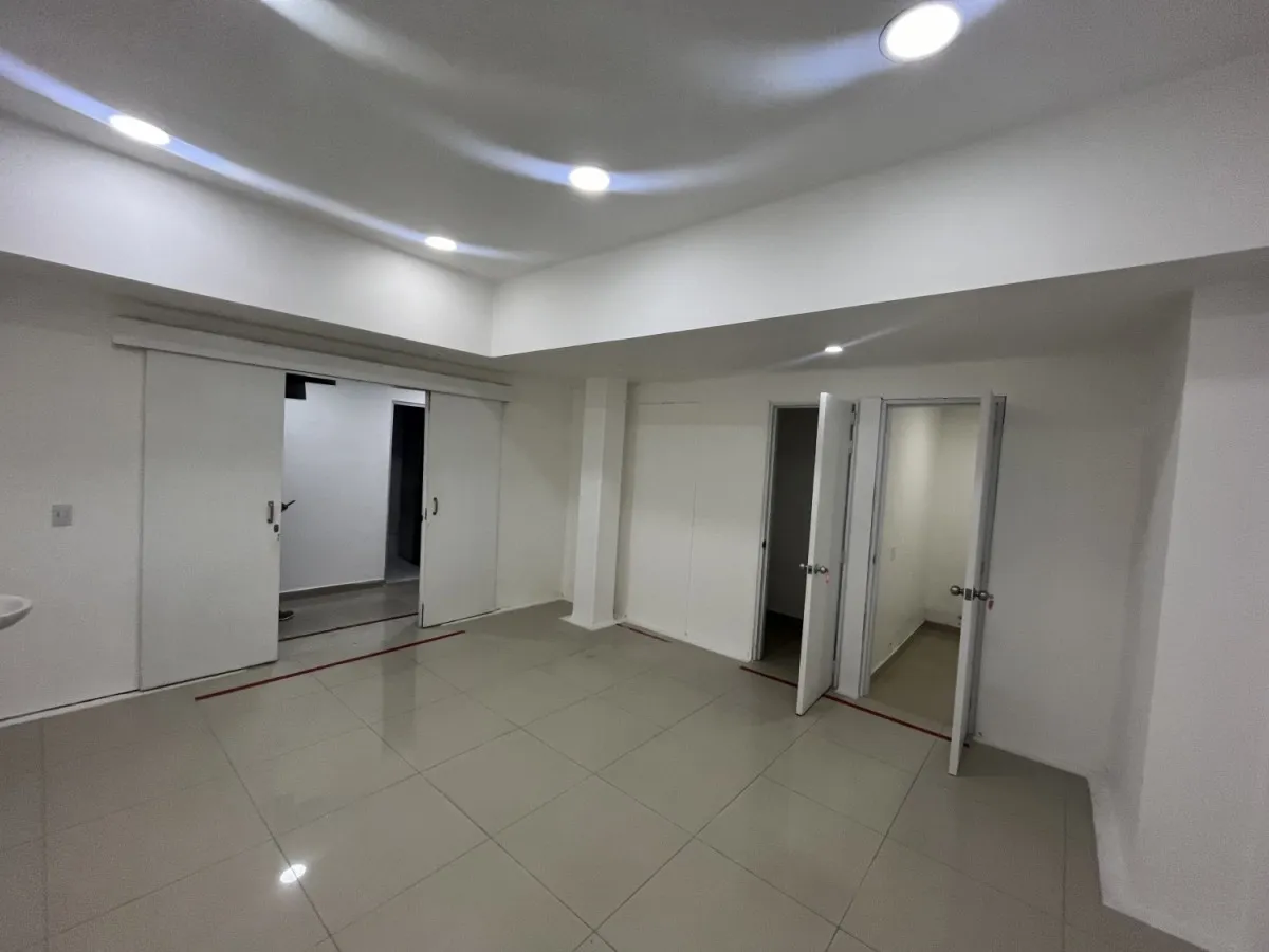 Casa de 10 alcobas en arriendo en Santa Barbara, Bogotá, 517 m² · foto 13 de 24