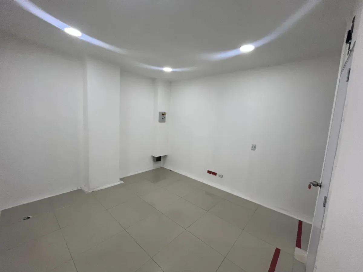 Casa de 10 alcobas en arriendo en Santa Barbara, Bogotá, 517 m² · foto 14 de 24