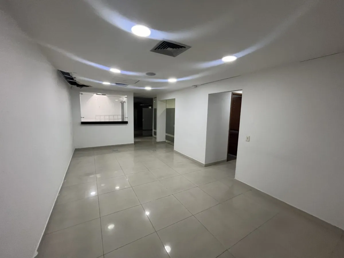 Casa de 10 alcobas en arriendo en Santa Barbara, Bogotá, 517 m² · foto 19 de 24