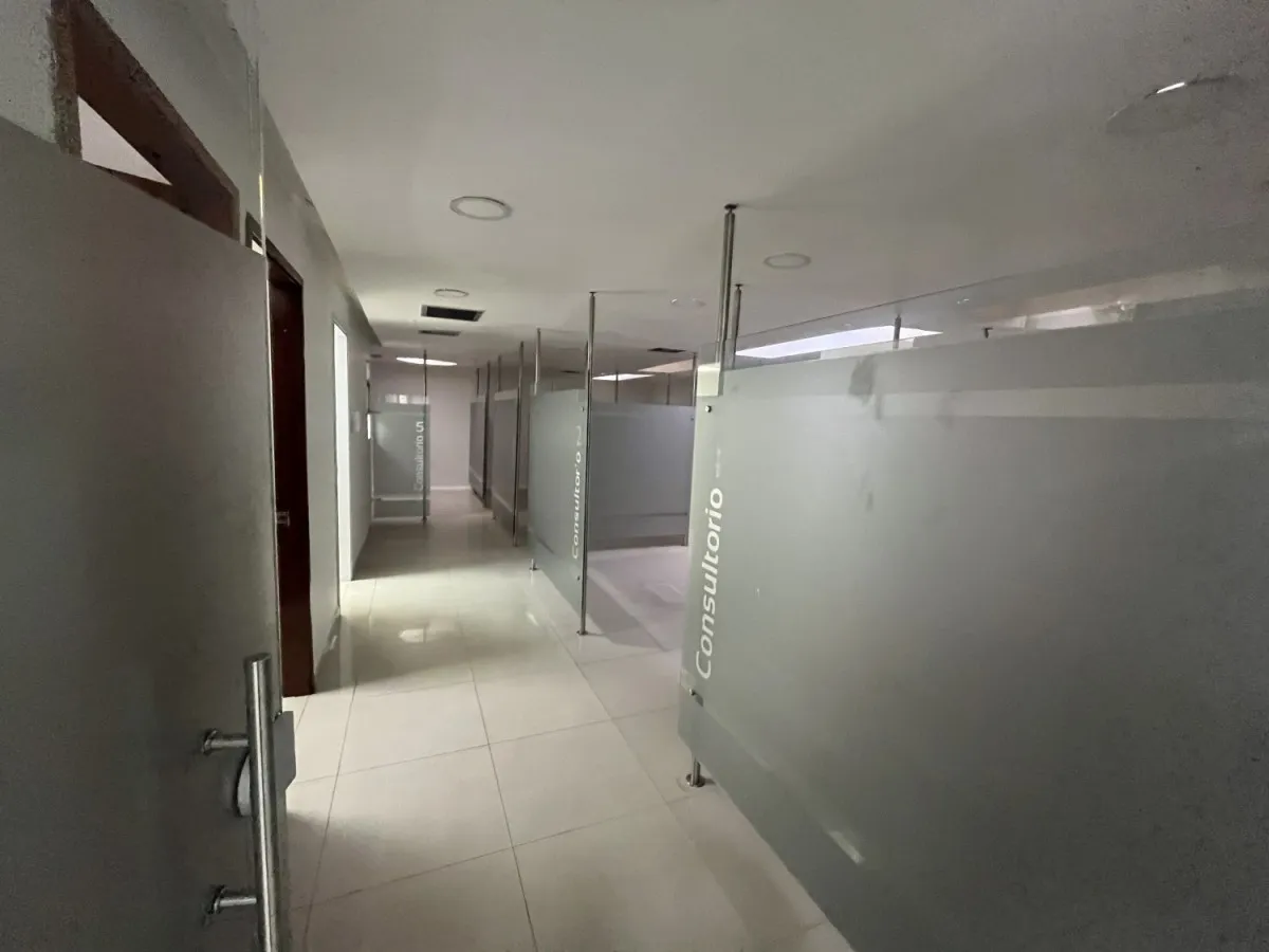 Casa de 10 alcobas en arriendo en Santa Barbara, Bogotá, 517 m² · foto 22 de 24