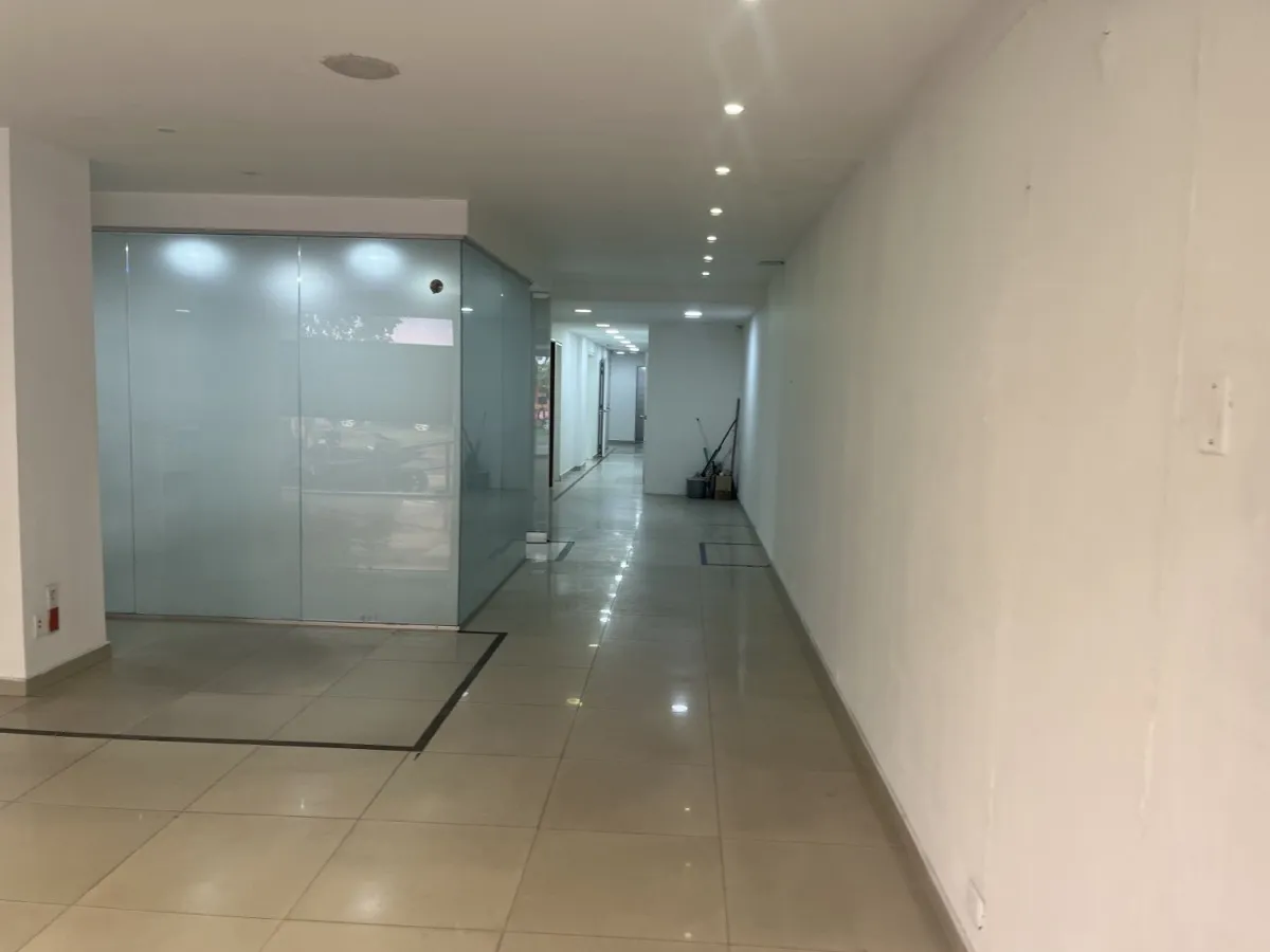 Casa de 10 alcobas en arriendo en Santa Barbara, Bogotá, 517 m² · foto 4 de 24
